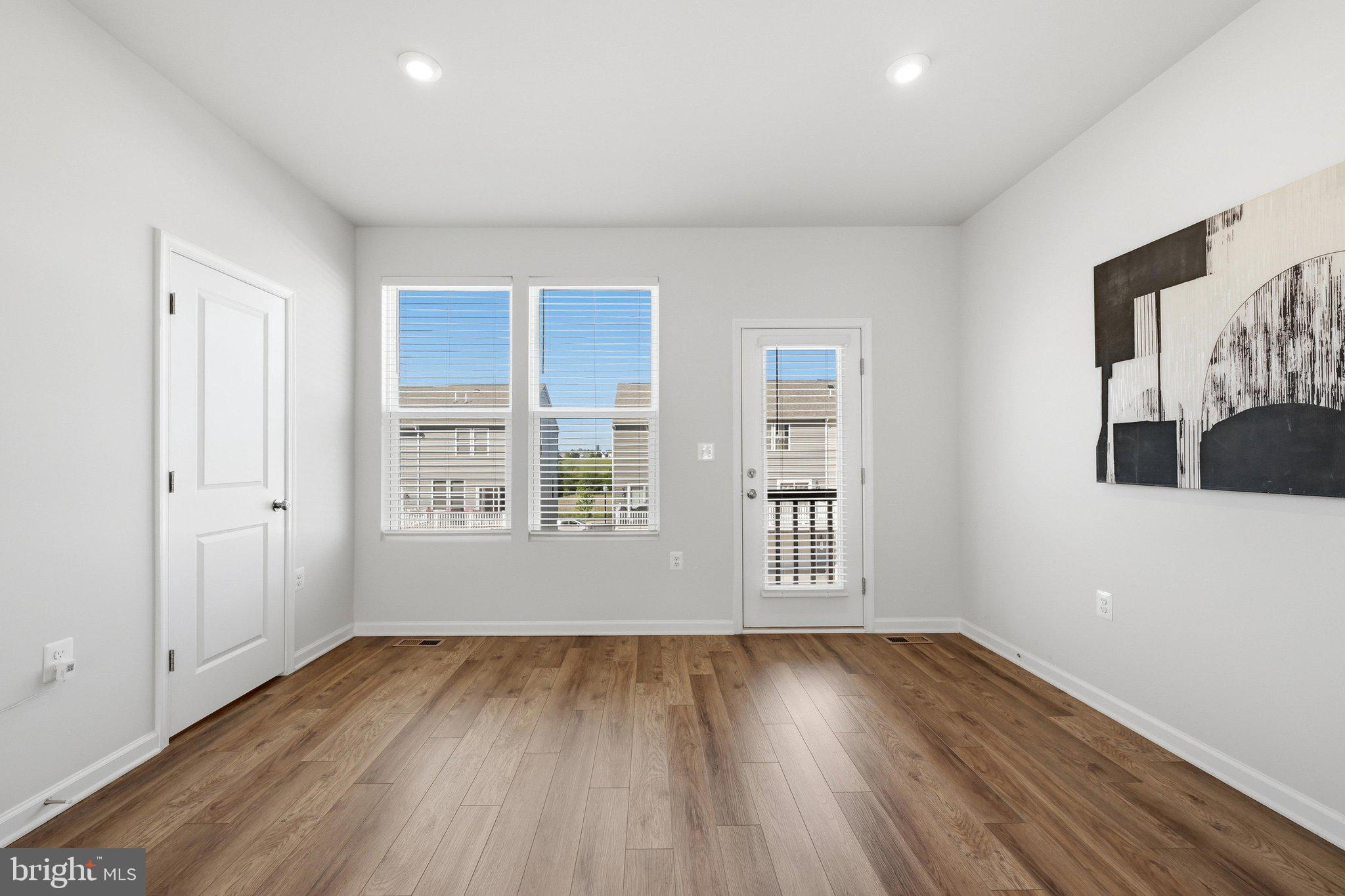 PRESIDENTS POINTE - Residential