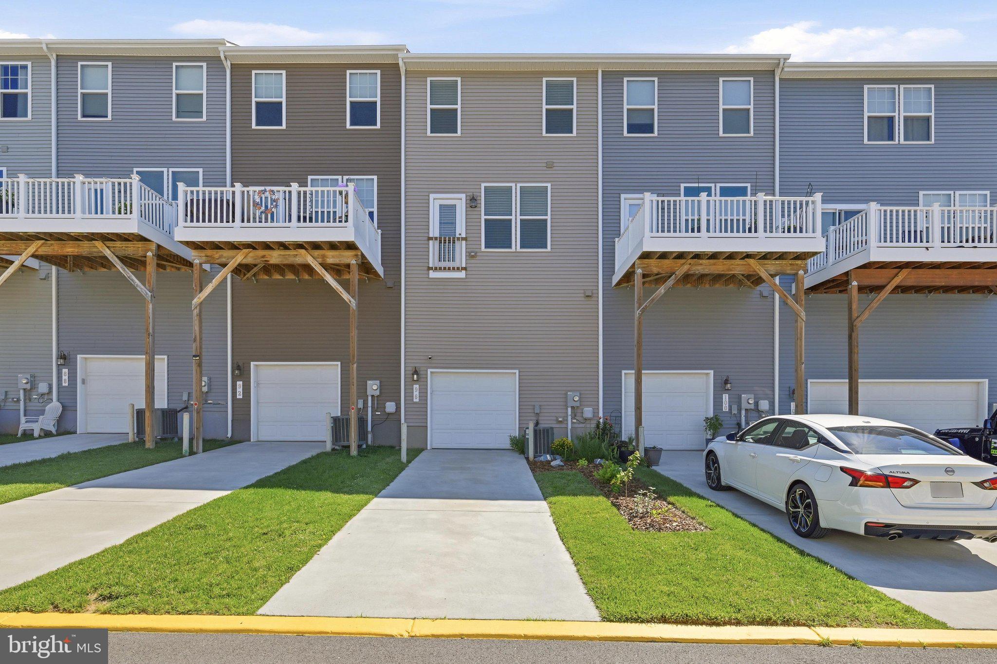 PRESIDENTS POINTE - Residential