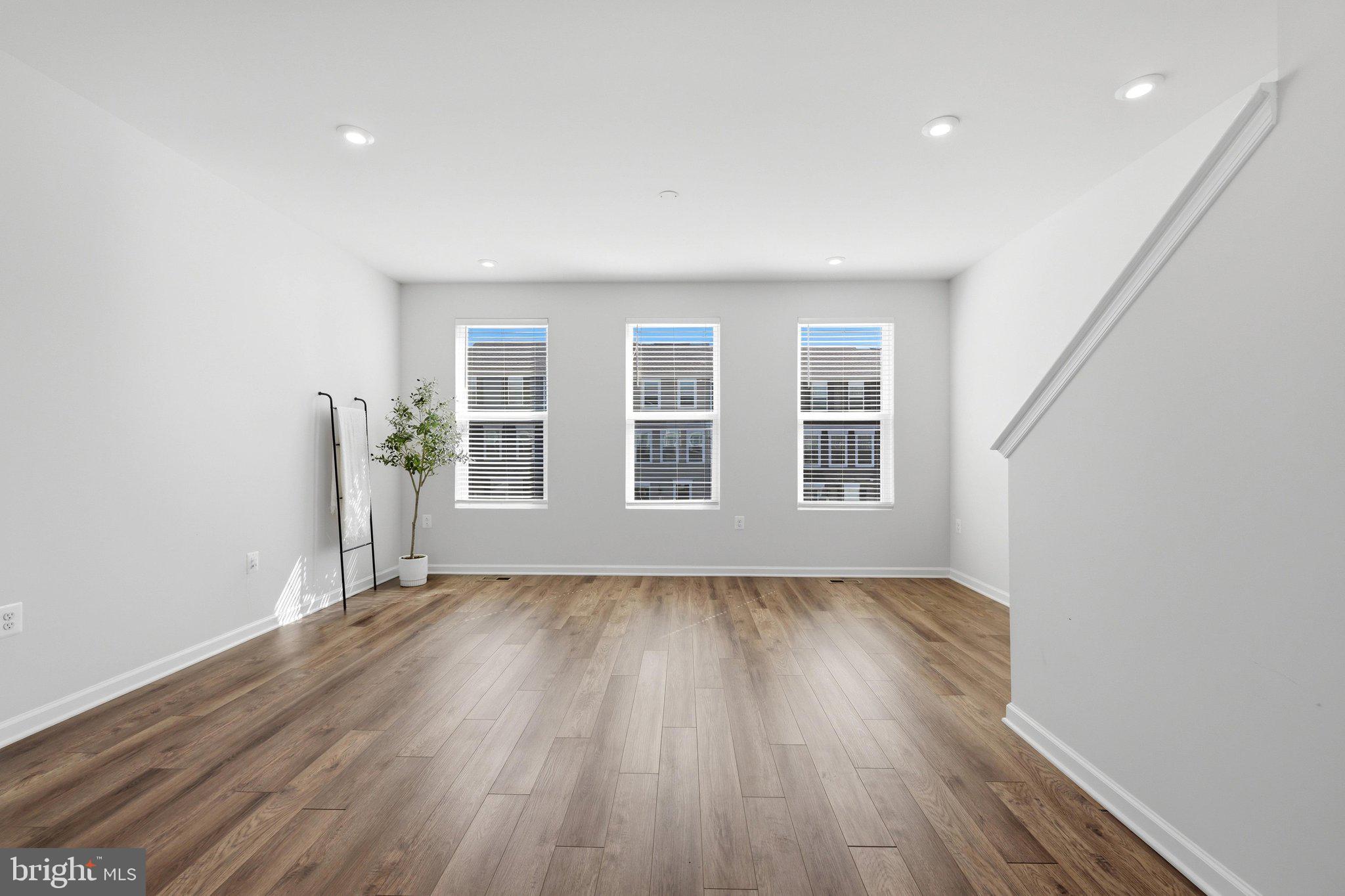 PRESIDENTS POINTE - Residential