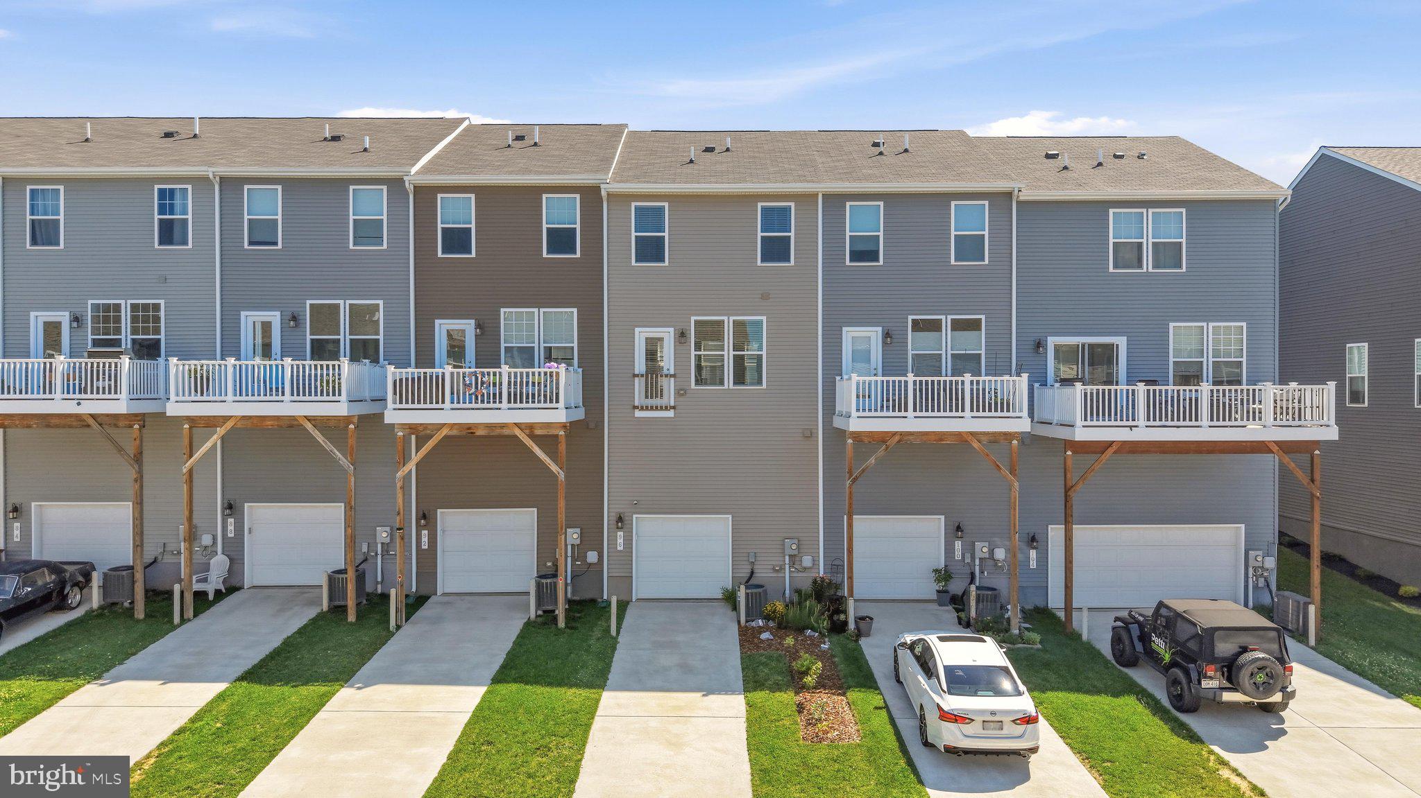PRESIDENTS POINTE - Residential