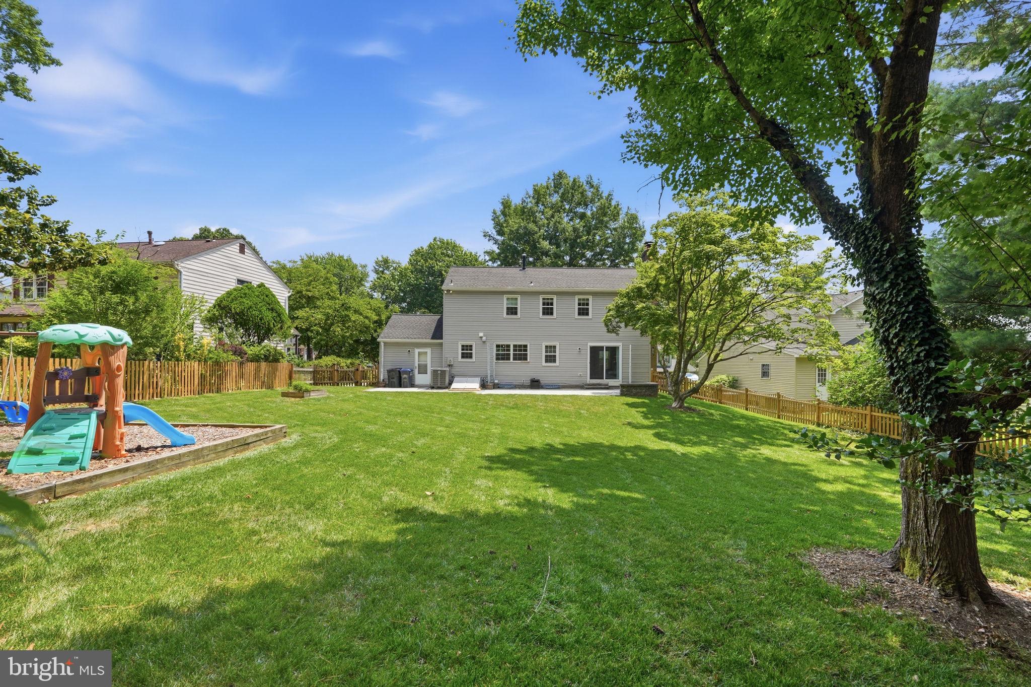 LAKE BRADDOCK - Residential