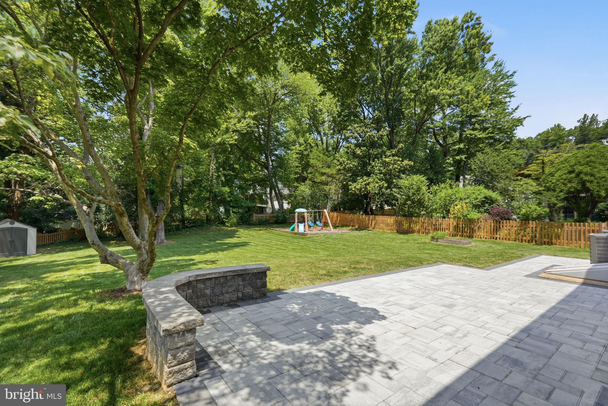 LAKE BRADDOCK - Residential