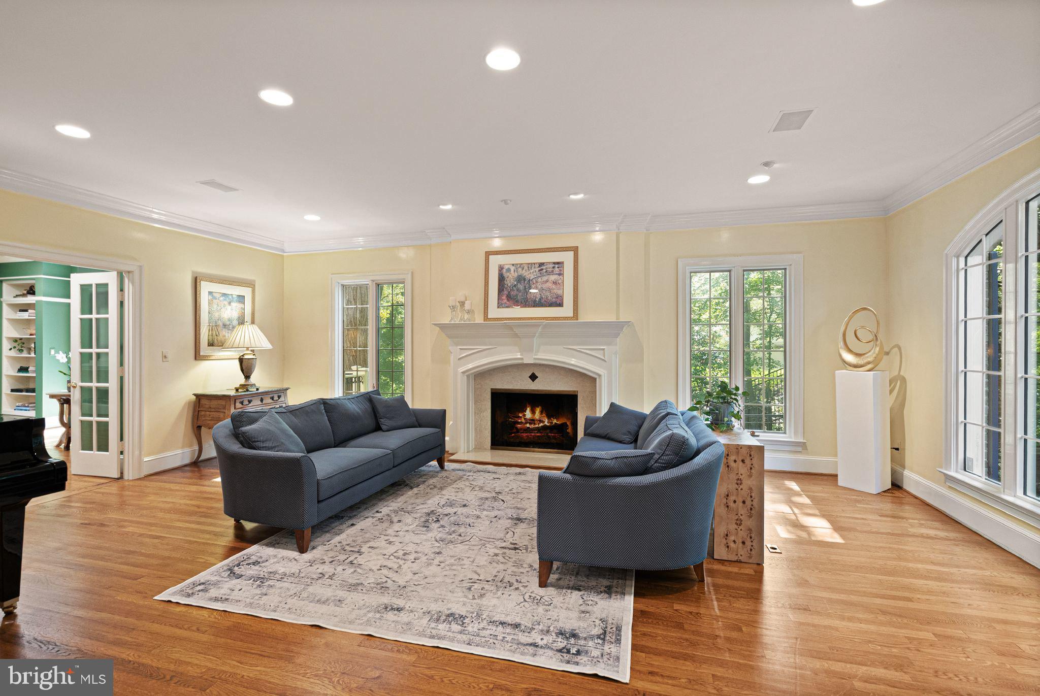 POTOMAC OUTSIDE - Residential