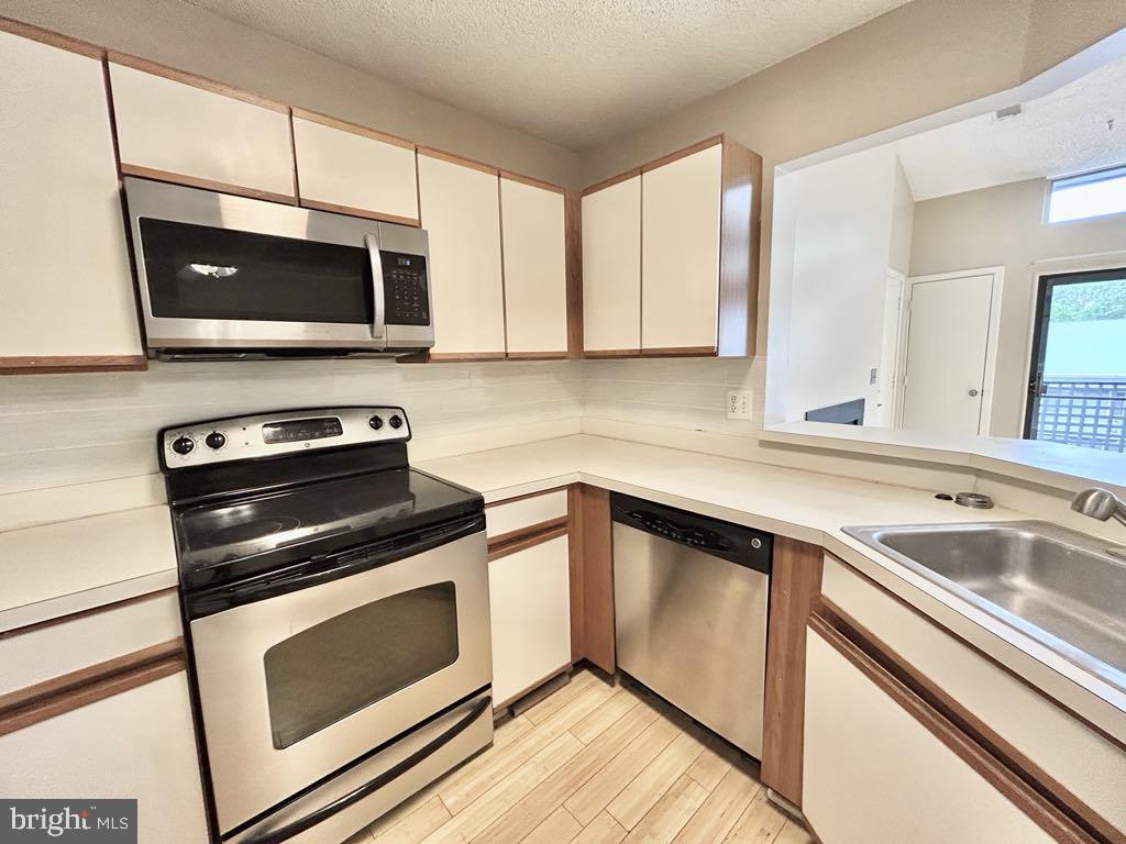 SUMMERRIDGE - Residential Lease