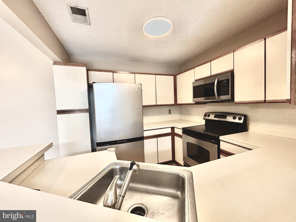 SUMMERRIDGE - Residential Lease