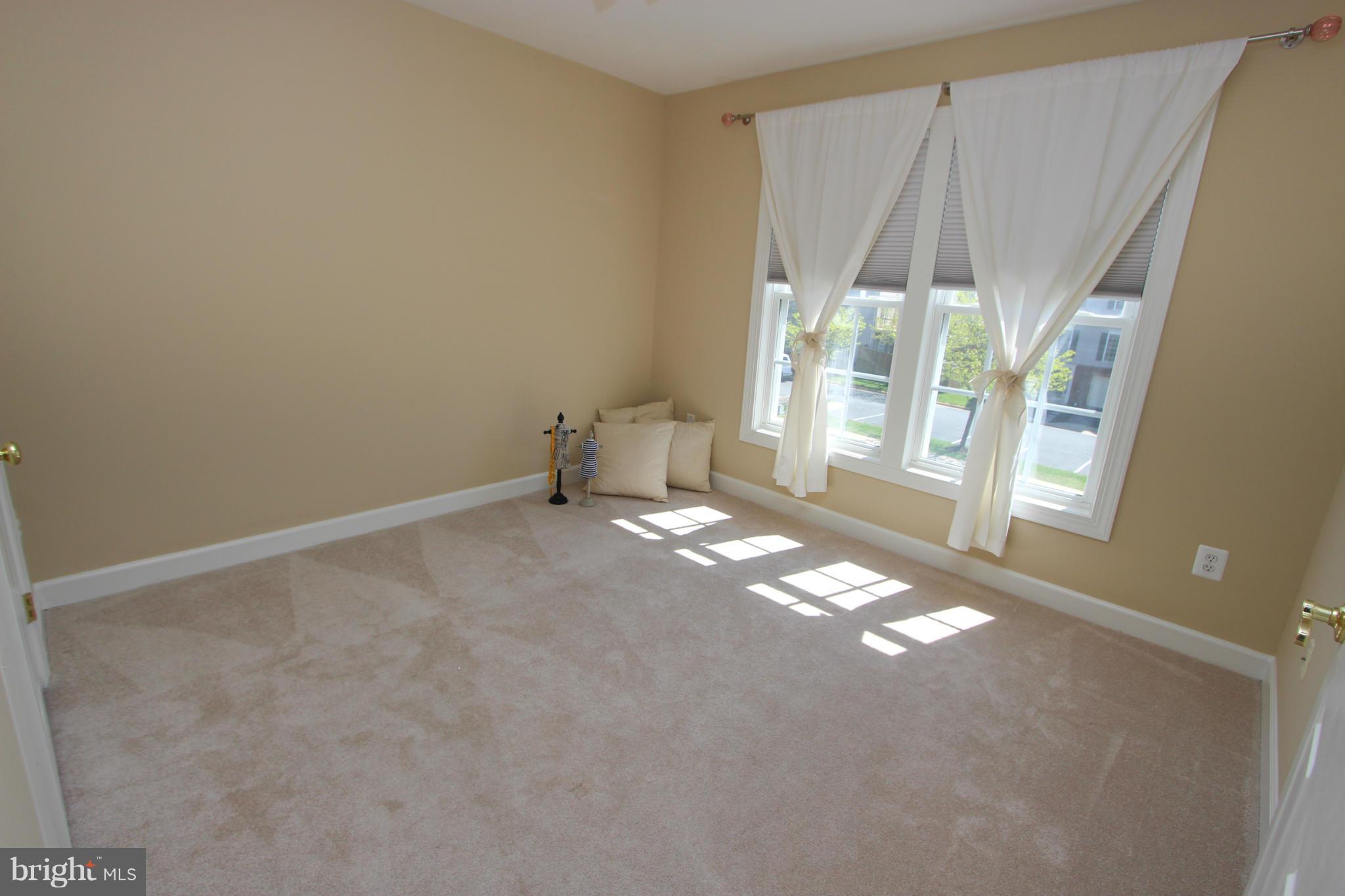 SOUTH RIDING - Residential