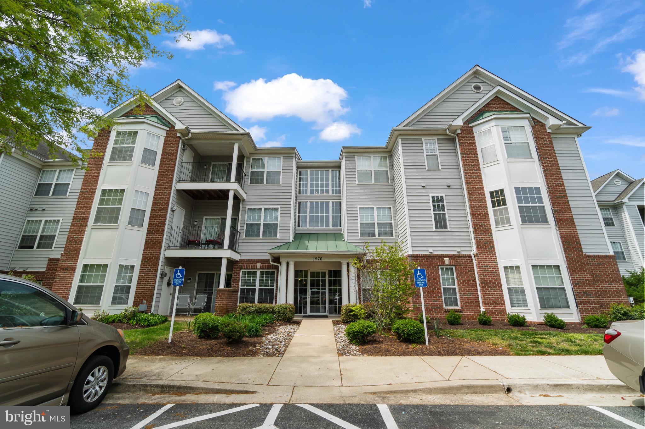 This 3 bed 2 bath condo is under new ownership and has had a refresh! Interior freshly painted, new kitchen appliances, new kitchen counters, new lighting! Balcony off of living room. Rent includes water, sewer, and trash. Close to commuter routes, Hospital, shopping and more!

Pets considered case by case with monthly pet fee.

No groups.