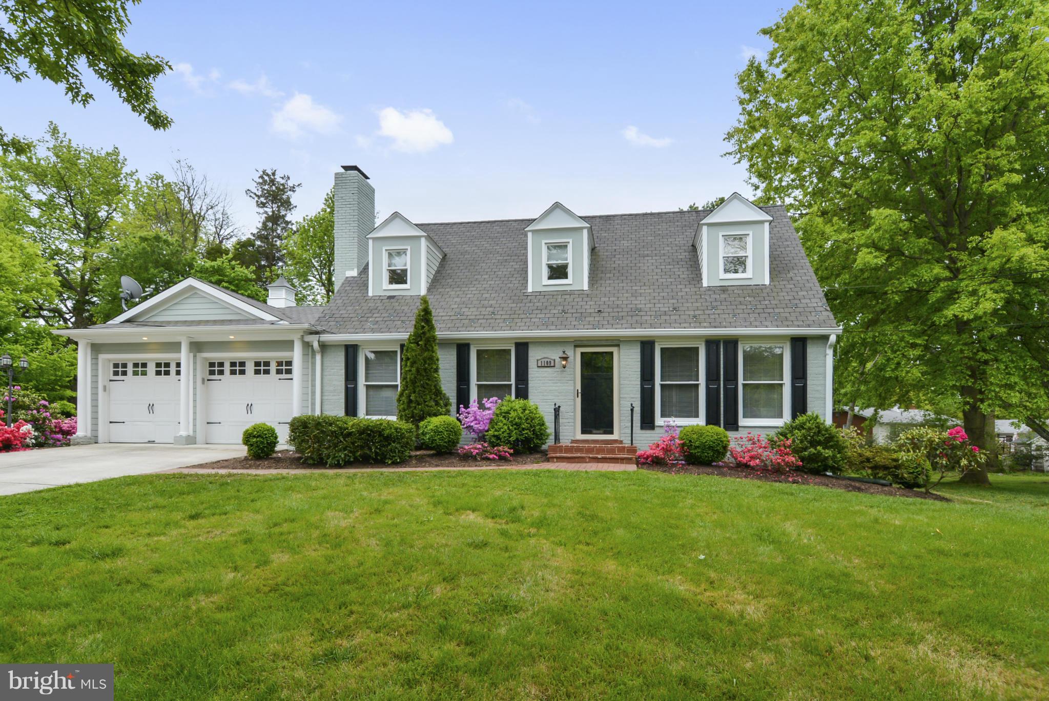 Stunning Cape in the heart of Fort Hunt steps from Parkway and bike path. Renovated charmer offers kitchen/family/breakfast addition with 9ft. ceilings, chefs kitchen and access to the flat 1/2 acre yard. Master has walk-in closet and large marble/ceramic master bathroom. Large lower level recreation room, bar and possible 5th bedroom with full bath. 2 car garage & owners have WW Pool Membership.