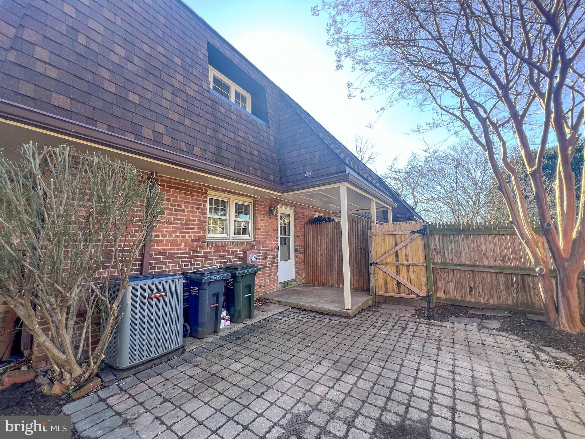 WINTER HILL - Residential