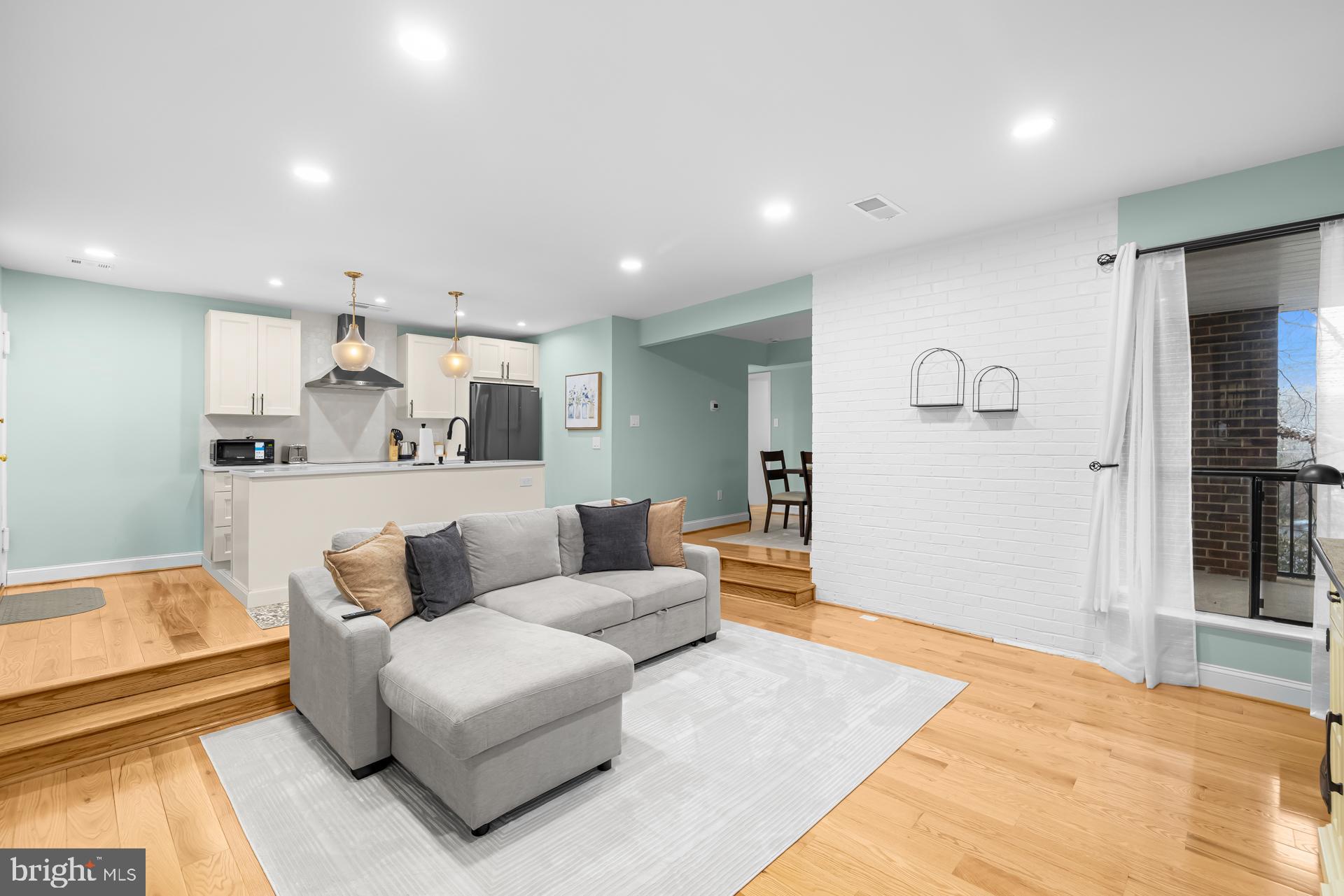 AMERICANA FINMARK - Residential