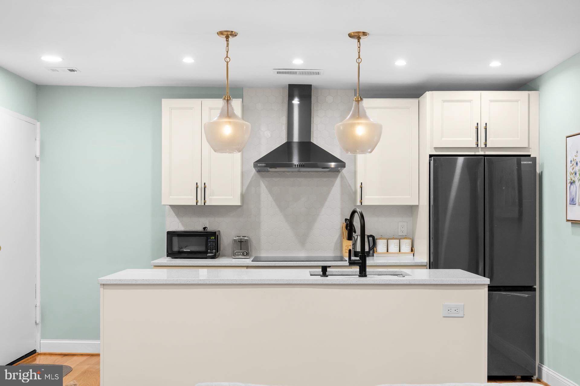 AMERICANA FINMARK - Residential