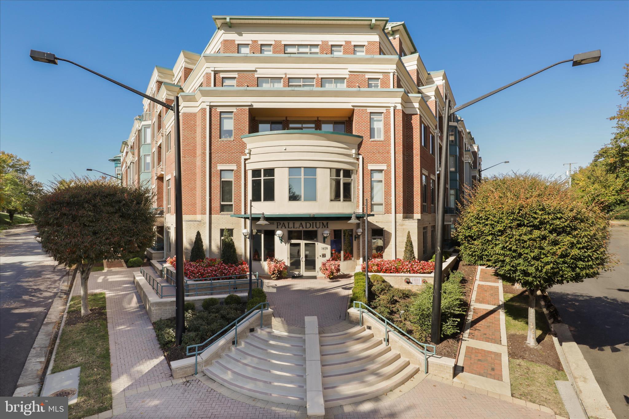 PALLADIUM AT MCLEAN - Residential