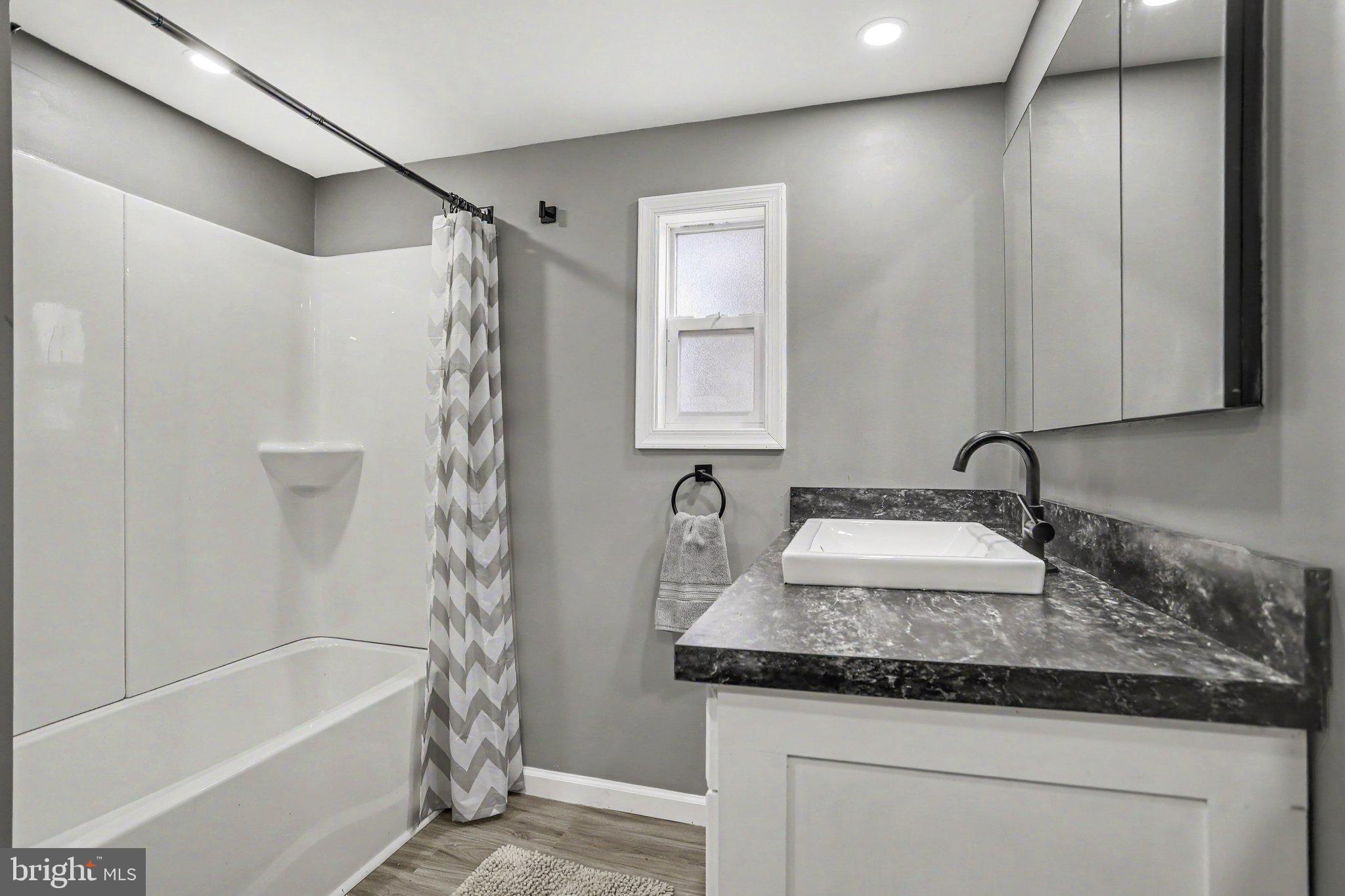 LINCOLN ESTATES - Residential