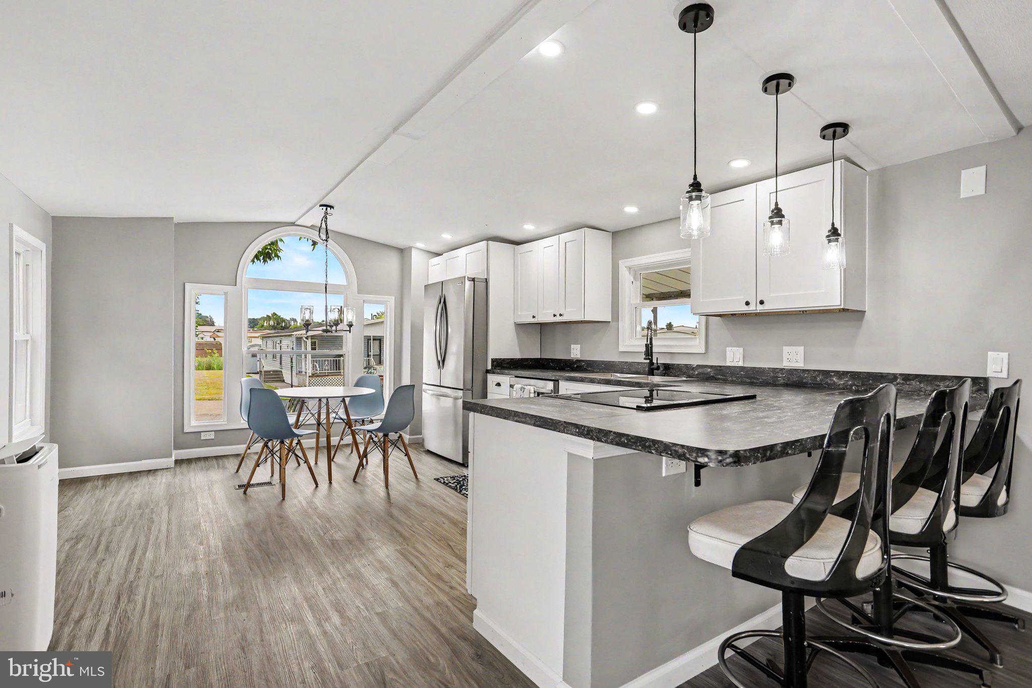 LINCOLN ESTATES - Residential