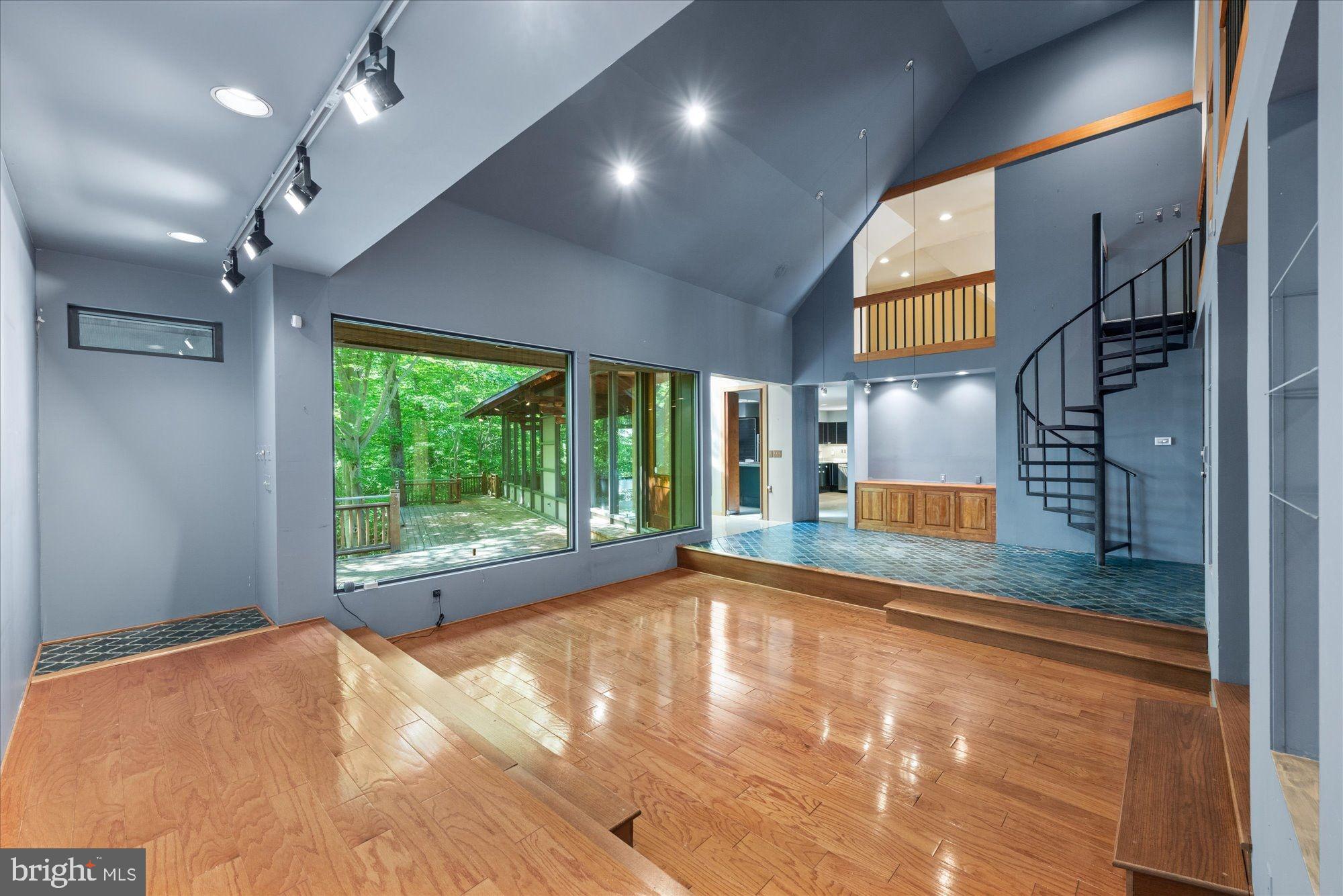 POTOMAC OVERLOOK - Residential