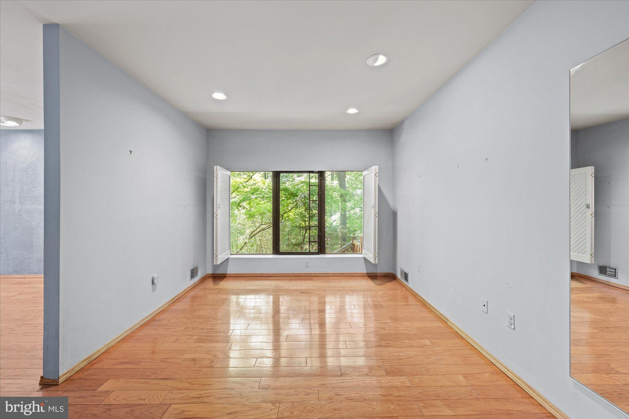 POTOMAC OVERLOOK - Residential