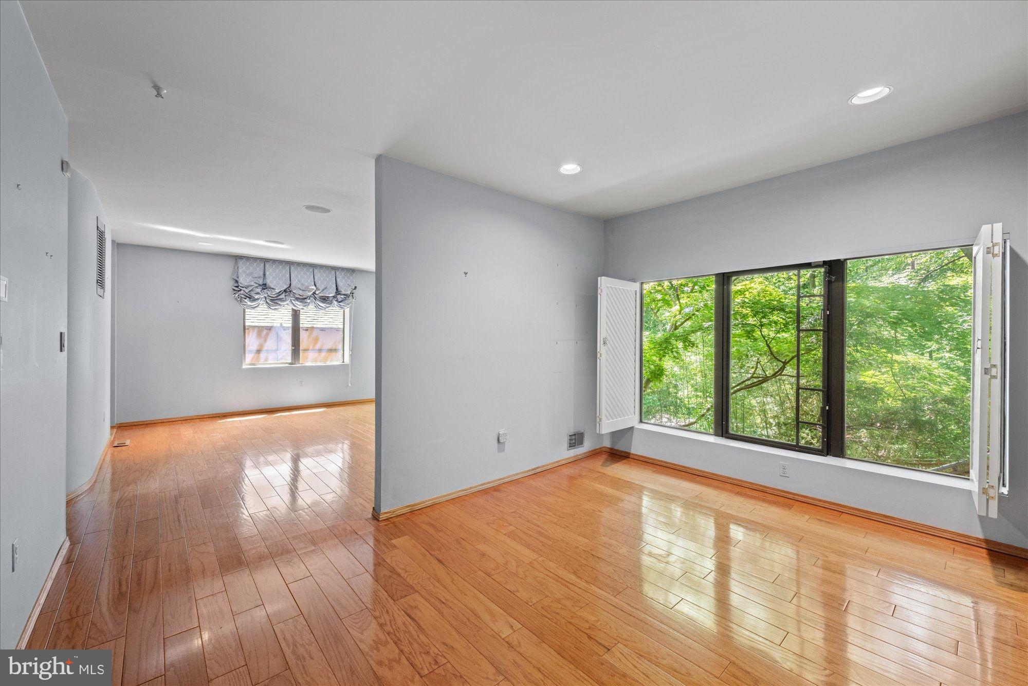 POTOMAC OVERLOOK - Residential