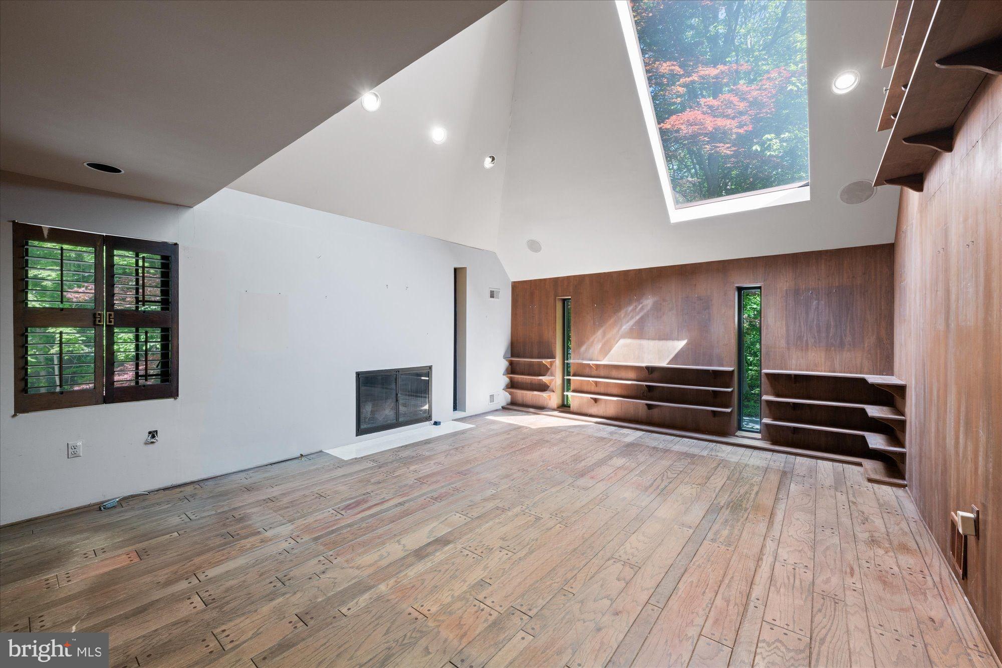 POTOMAC OVERLOOK - Residential