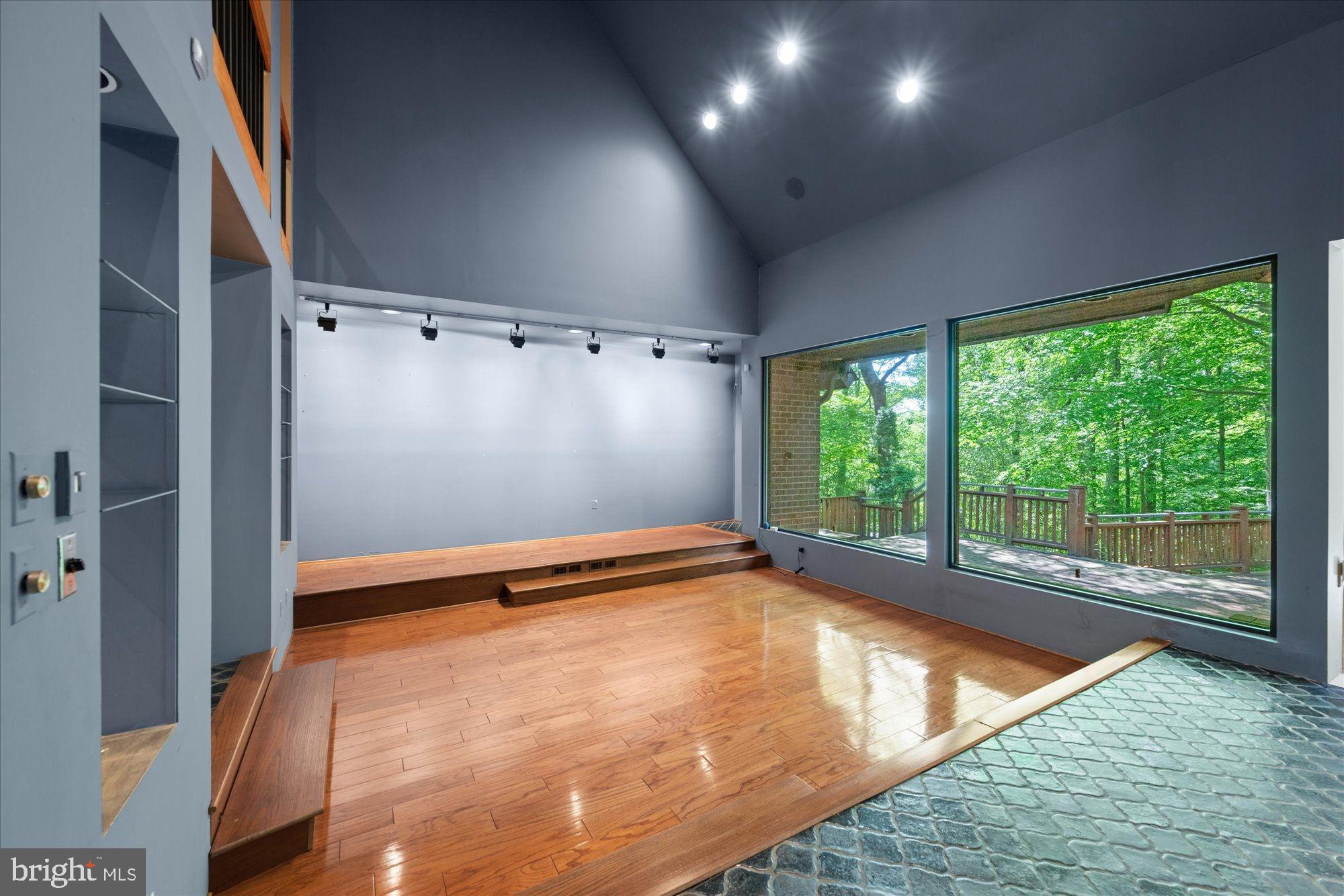 POTOMAC OVERLOOK - Residential