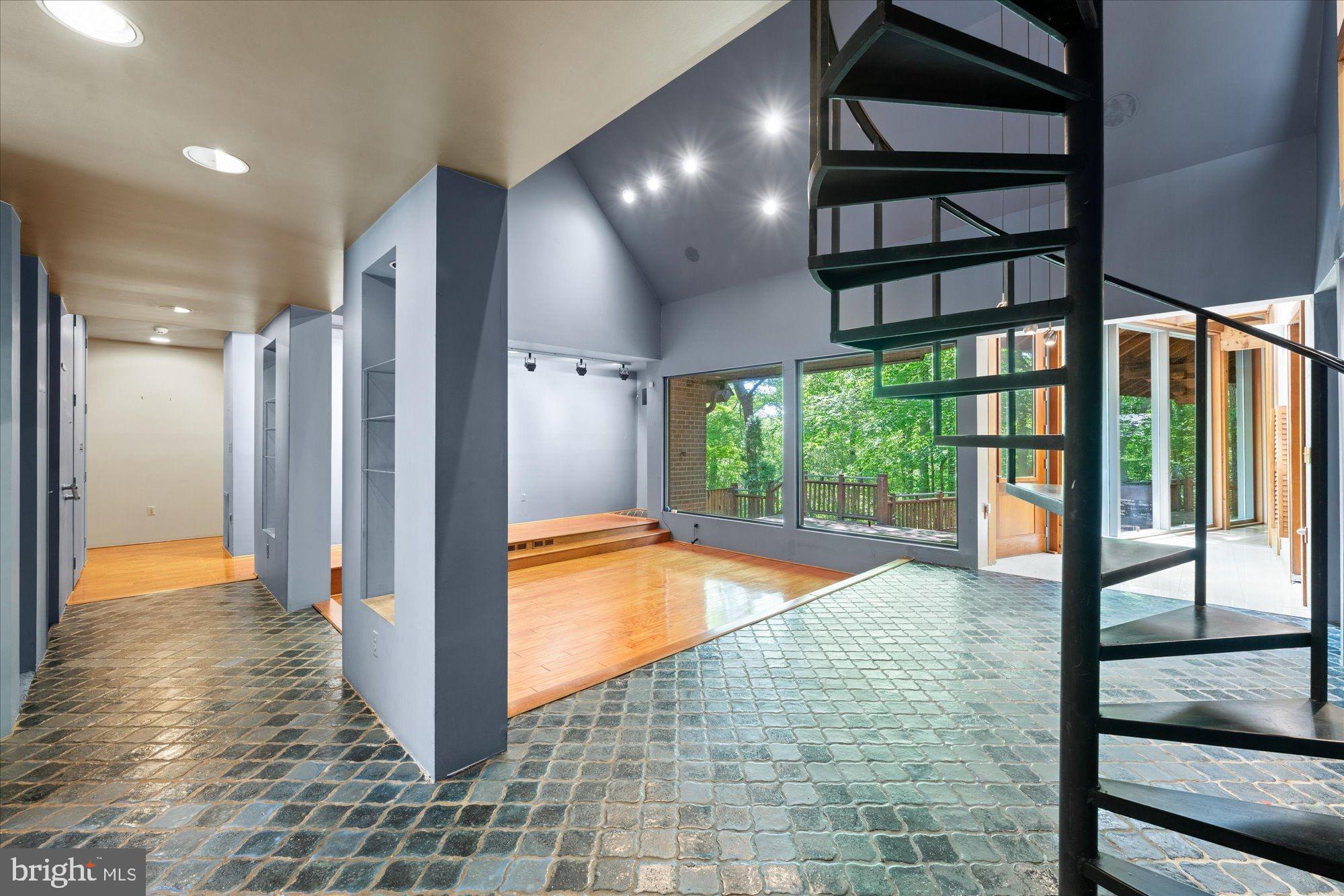 POTOMAC OVERLOOK - Residential