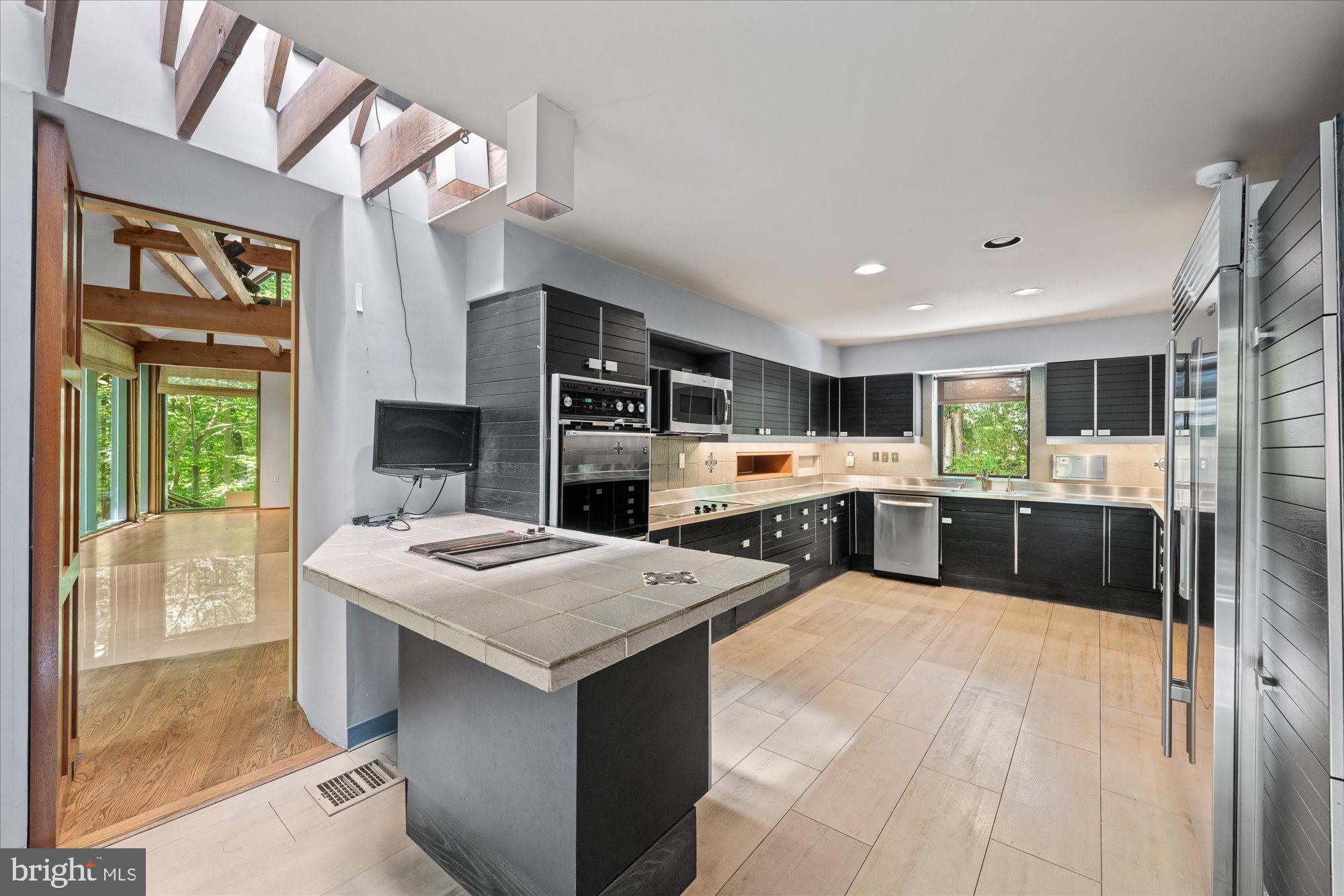 POTOMAC OVERLOOK - Residential