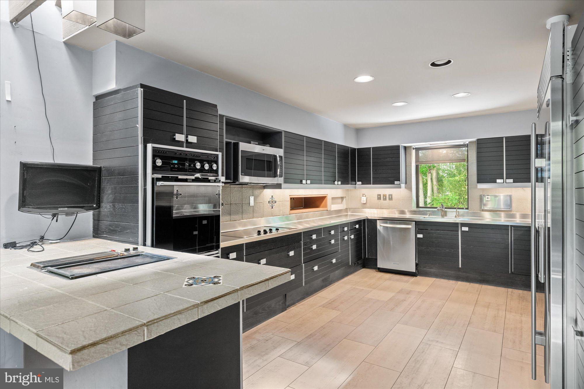 POTOMAC OVERLOOK - Residential