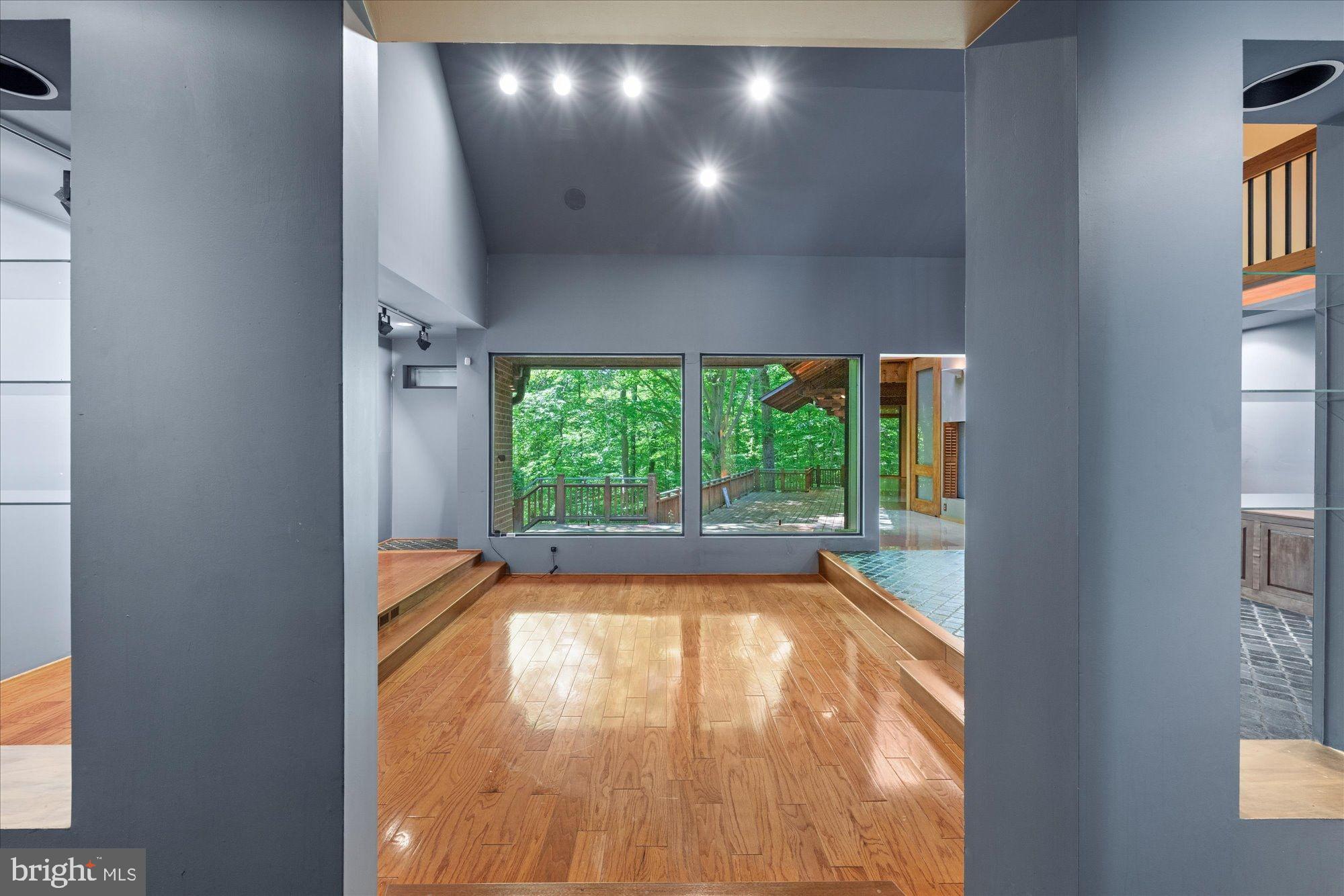 POTOMAC OVERLOOK - Residential