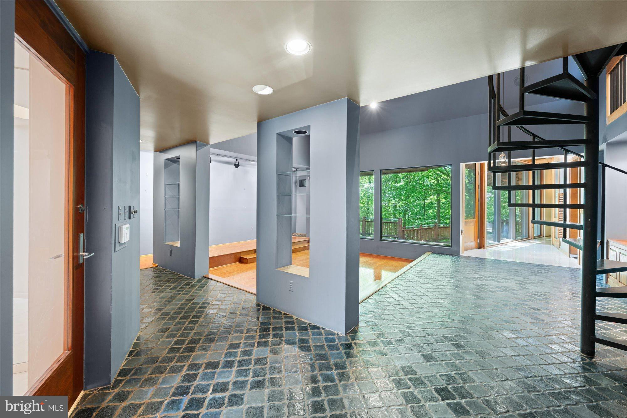 POTOMAC OVERLOOK - Residential