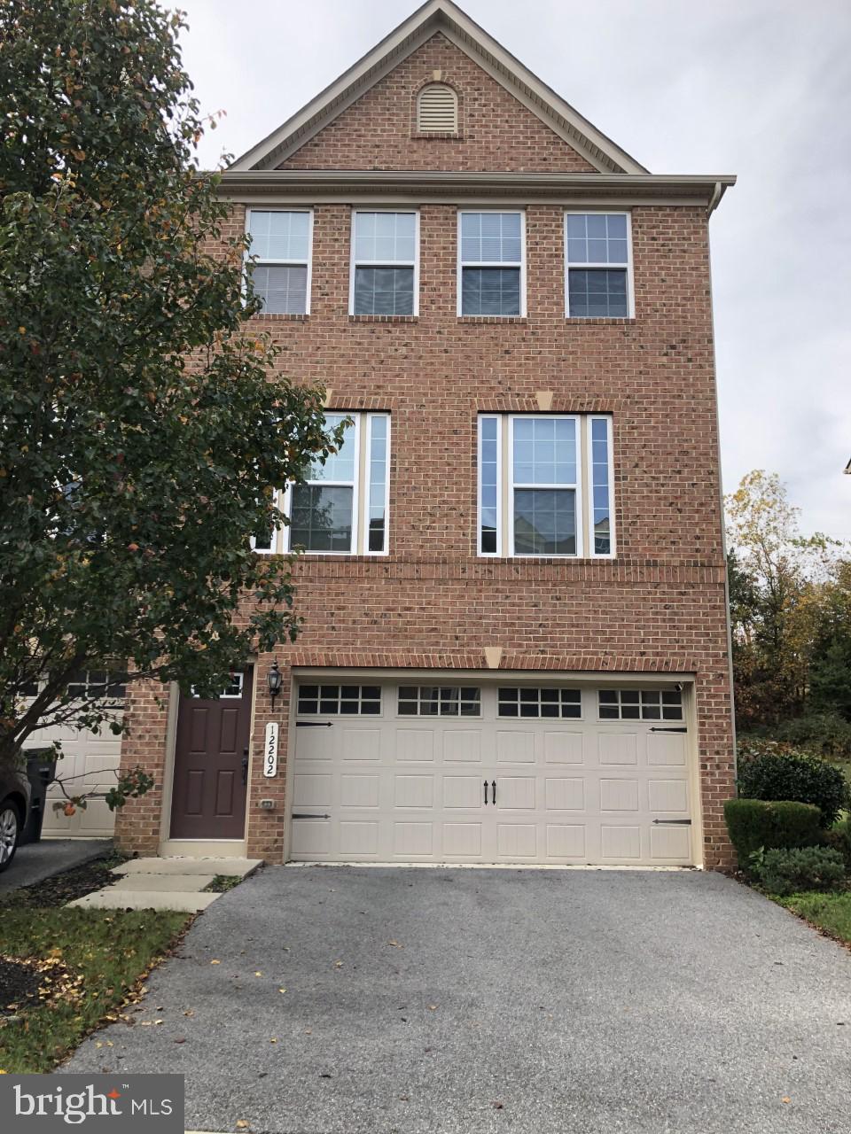 ADAMS CROSSING - Residential Lease
