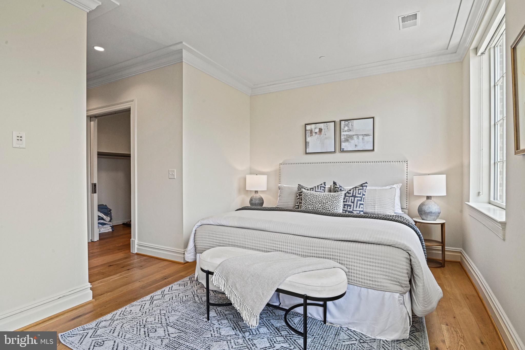 THE SIGNET - Residential