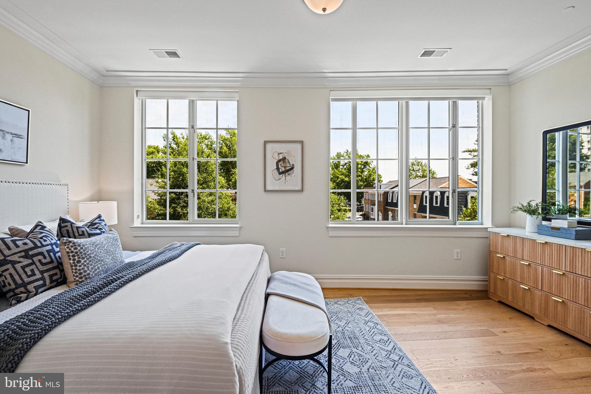 THE SIGNET - Residential