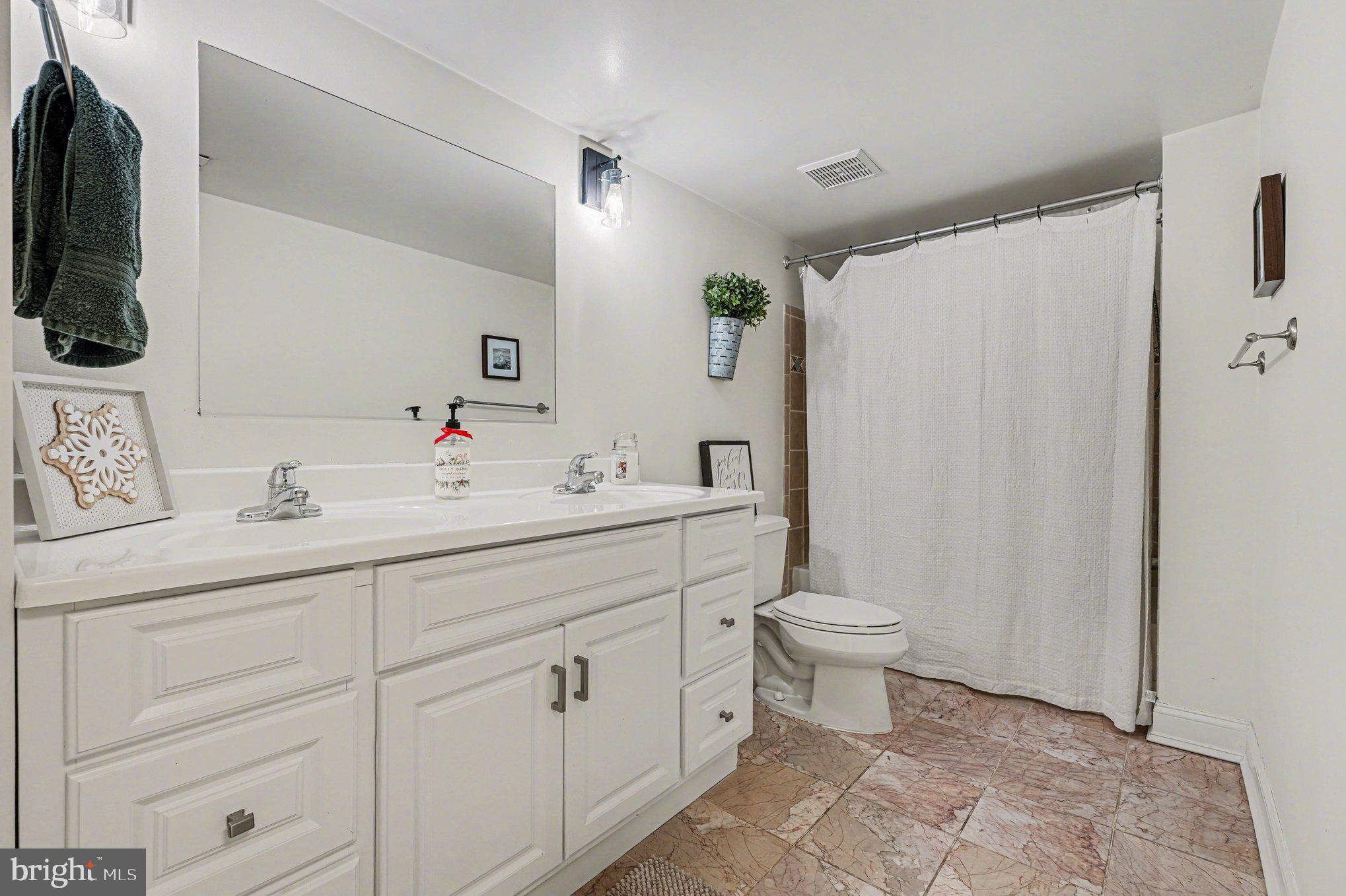 VISTA BROOKE - Residential