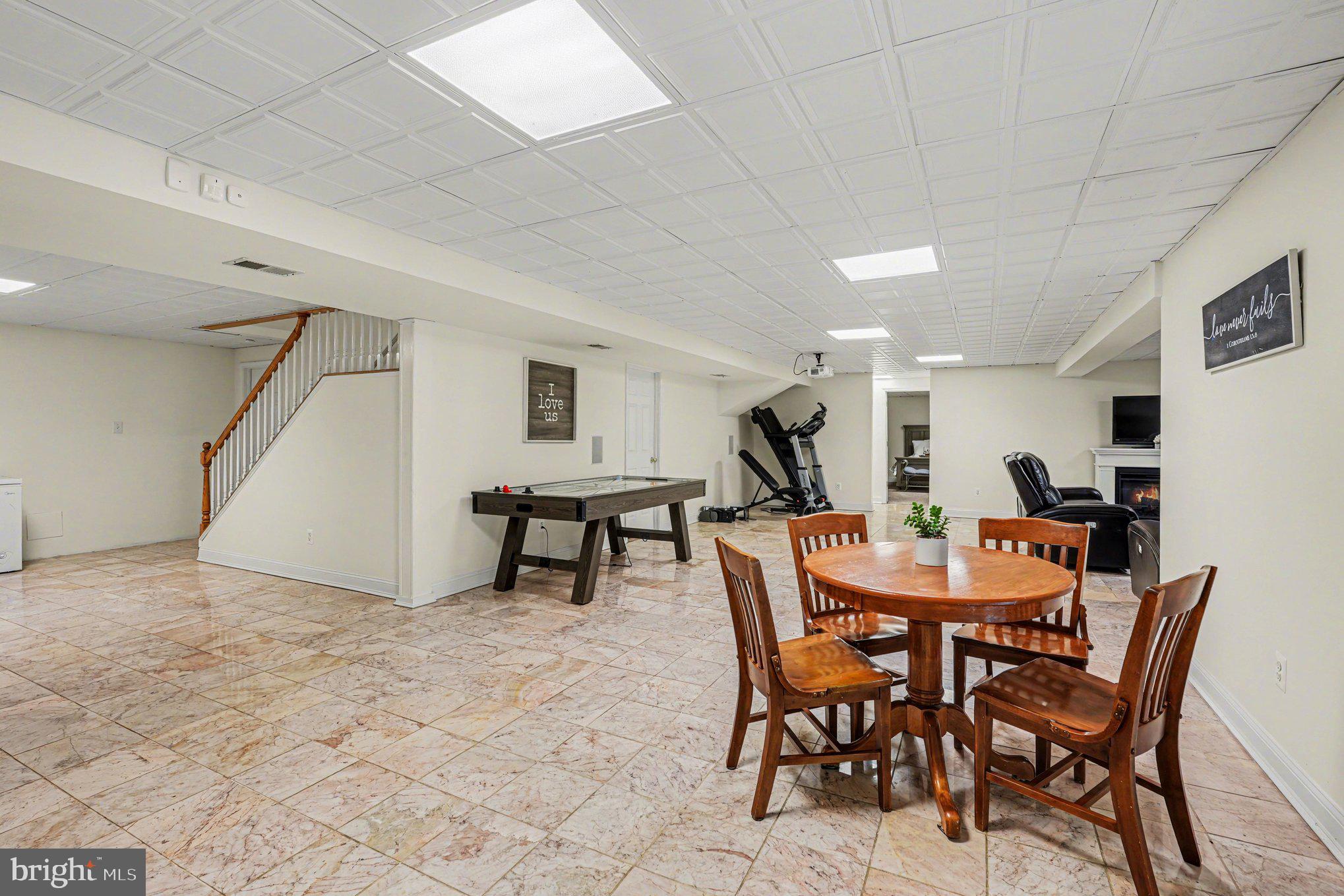 VISTA BROOKE - Residential