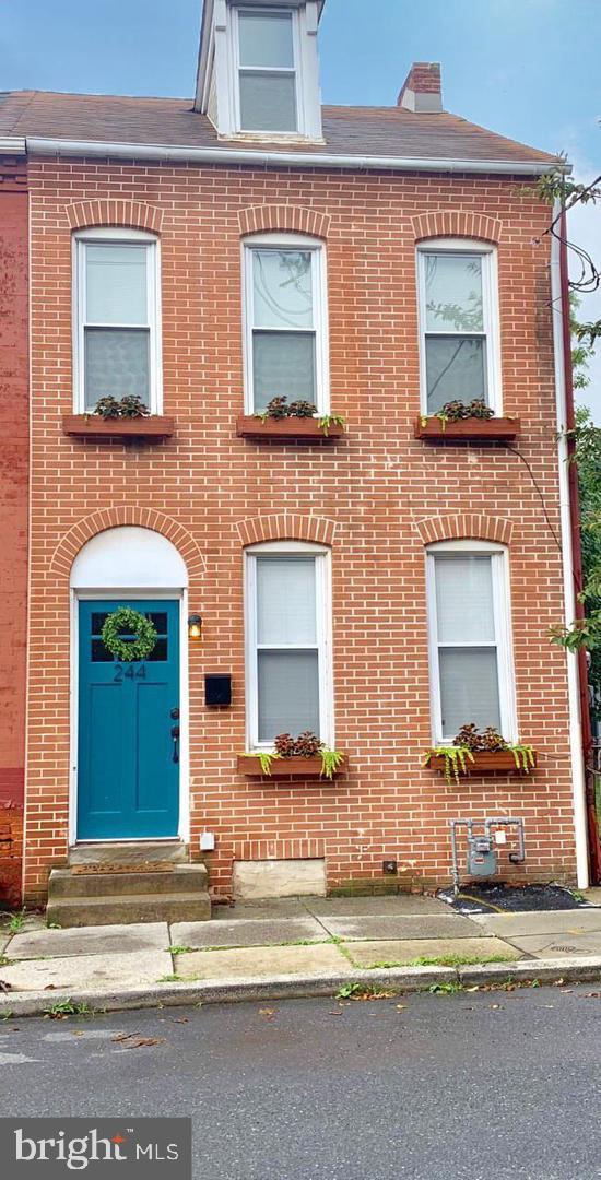 Welcome to  244 E Frederick St. This 2.5 story, end unit townhome with 1,630 sq ft of living space offer 3-4 bedrooms, with 2 full baths, gas heating and central air.
The first floor offers a large combination living room/dining room layout. Custom crown molding, newly  painted walls and trim, with a ceiling fan. Going into the kitchen you'll find tiled backslaps, dishwasher, moveable center island, built-in shelving and corner curio cabinet. New ceiling light and freshly painted trim and doors. From there you'll pass through a mud room that's equipped with coat hangers and access to the backyard. Just past the mud room is the conveniently located first floor full bath with the washer & dryer. Heading to the second floor you'll find brand new carpeting throughout. 2 spacious bedrooms, the back bedroom has access to a very comfortable covered porch.  There is a smaller room between the primary bedroom that can be used for an office, den or study. The large, walk-in closet will accommodate all your clothing needs. The full tub/shower offers beautiful ceramic tile and new toilet. The fenced in back yard has a spacious patio area for grilling and hanging by the fire pit. Its carefree with the artificial grass turf, so no need for mowing. Also, there's an alley way to the back that will lead you to off street parking when it's available. None of the spaces are assigned but it is free to park there without being towed. What's new to the property. New 90+ gas forced air furnace, new 200-amp electrical service, new carpet on 2nd floor, freshly painted.  The home is within walking distance to bars and restaurants and a short walk to all the downtown activities. There are many mortgage programs available to first time homebuyers that will provide up to $10,000 dollars towards closing cost or downpayment as long as you qualify. Please come and take a look.