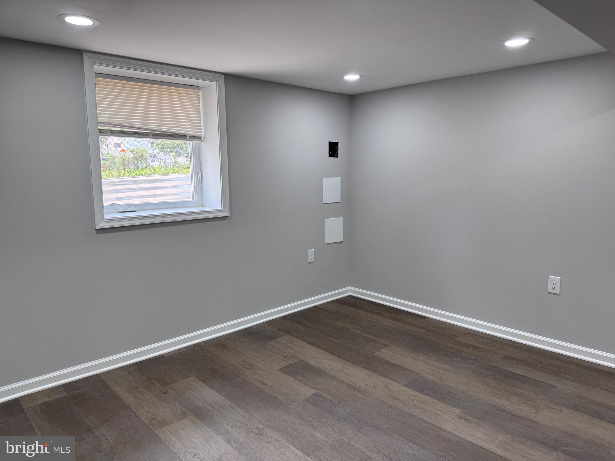 CATONSVILLE MANOR - Residential
