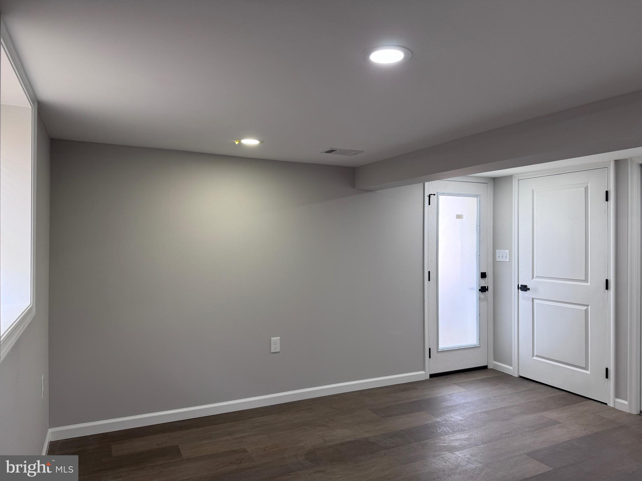 CATONSVILLE MANOR - Residential