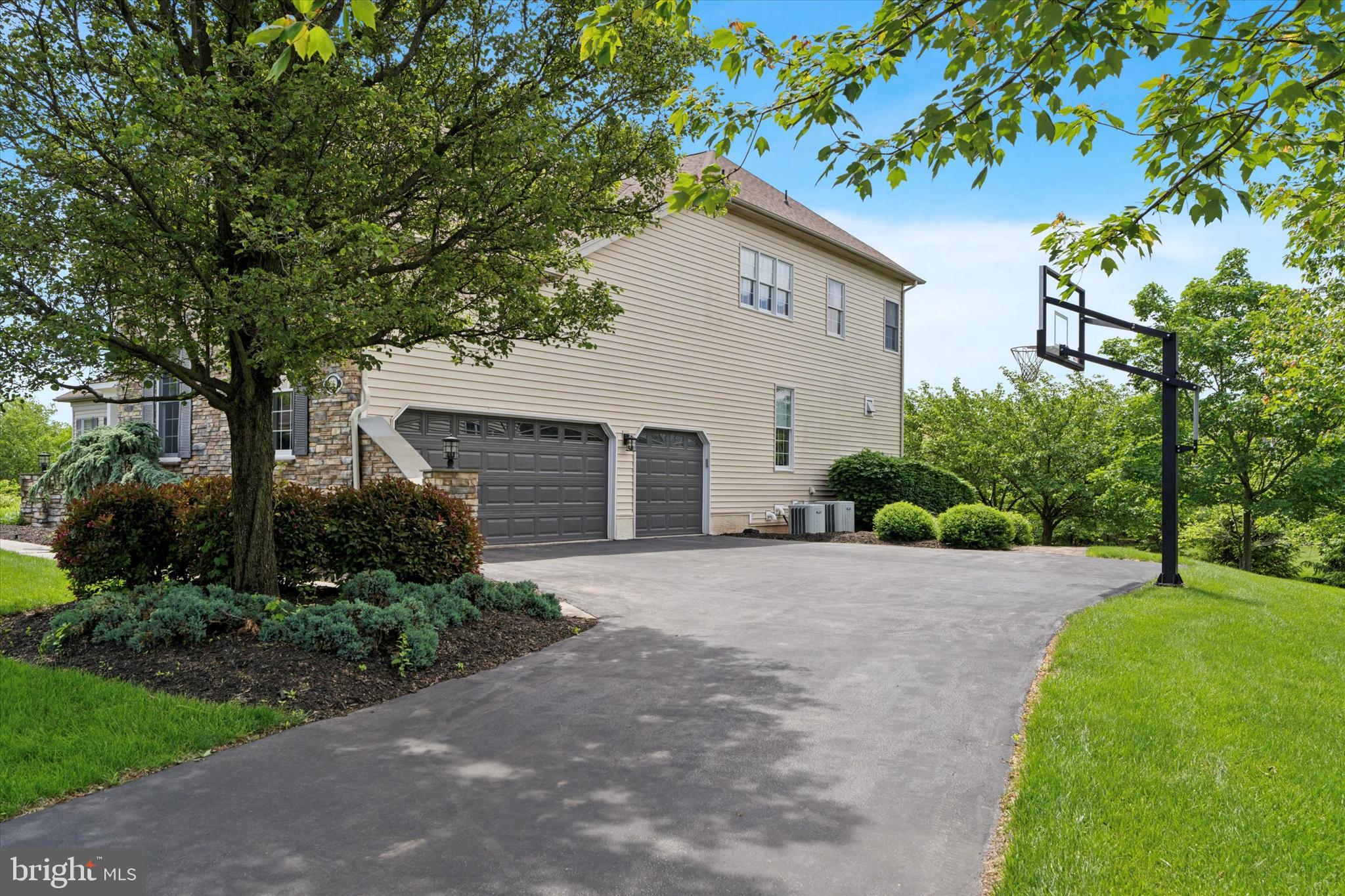 RIVERCREST - Residential
