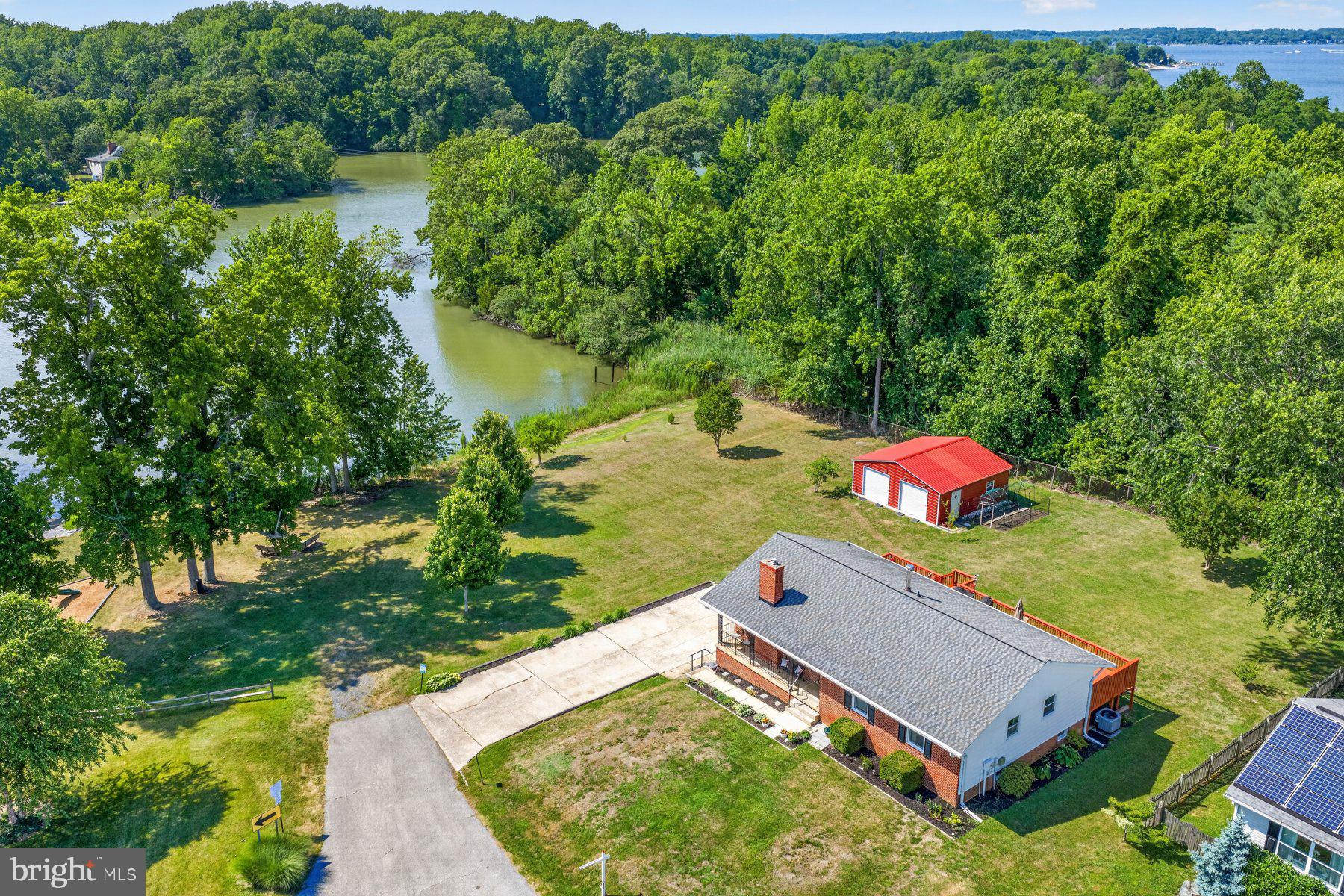 SAUNDERS POINT - Residential