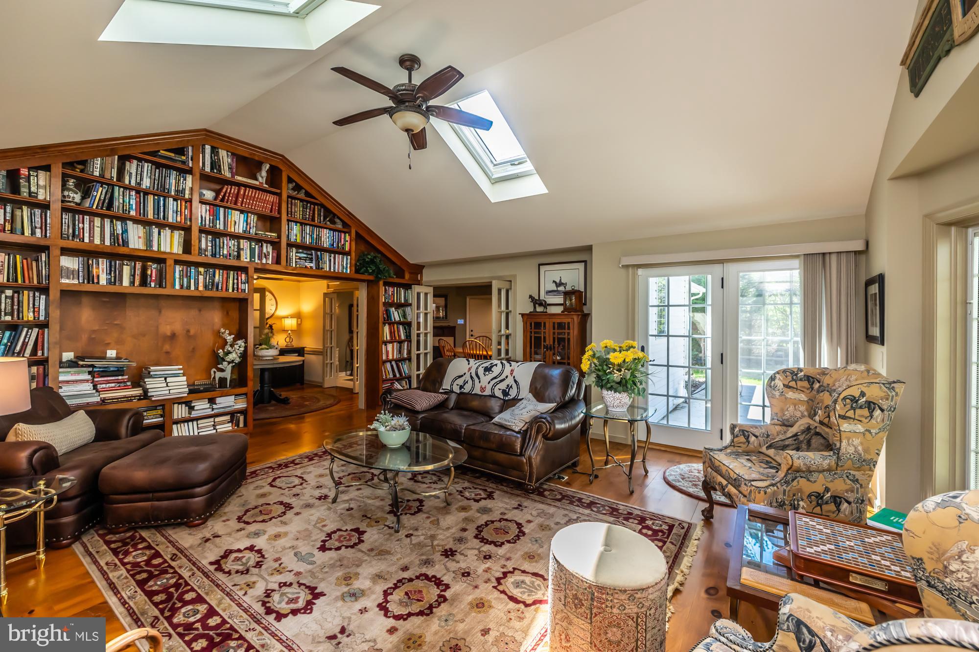 FOX LEE MANOR - Residential
