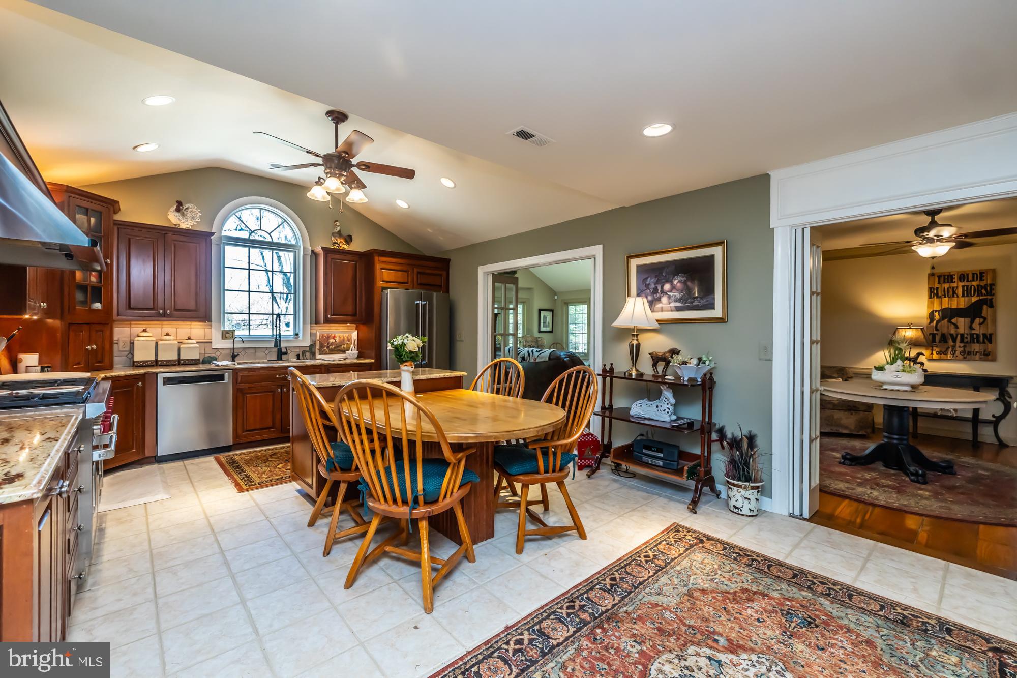 FOX LEE MANOR - Residential