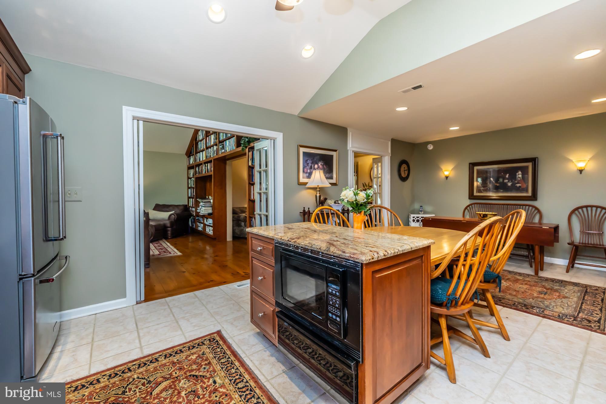 FOX LEE MANOR - Residential