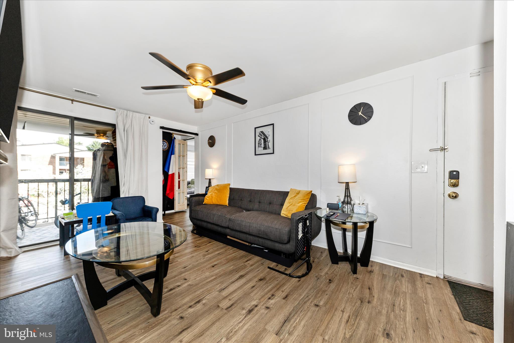 FARMINGDALE - Residential
