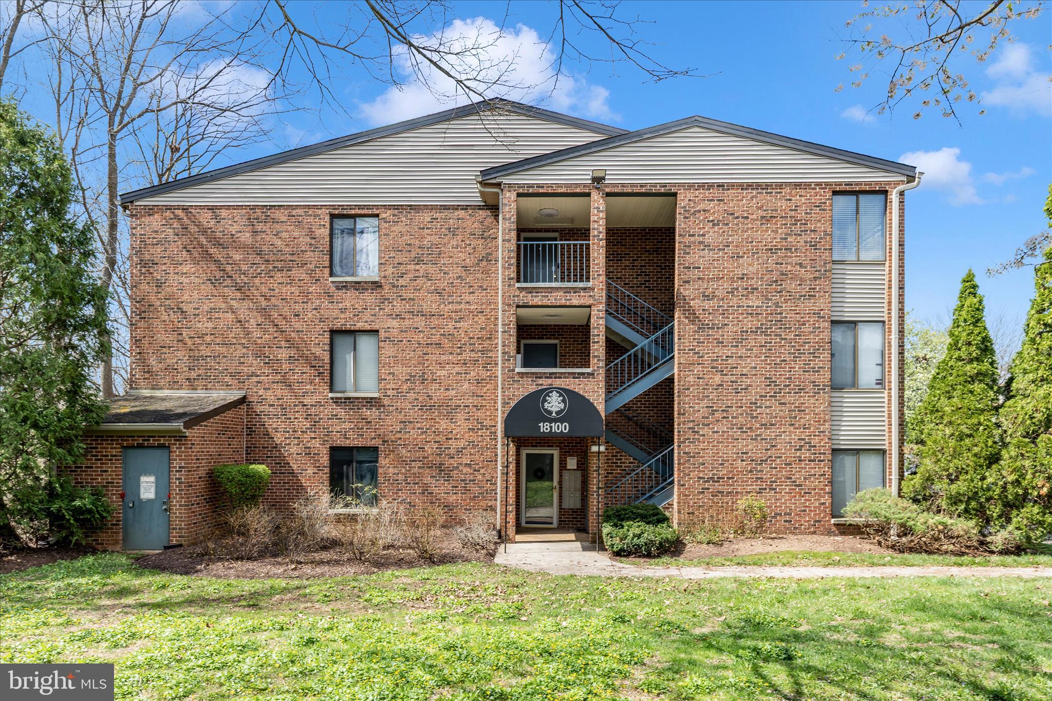 FARMINGDALE - Residential