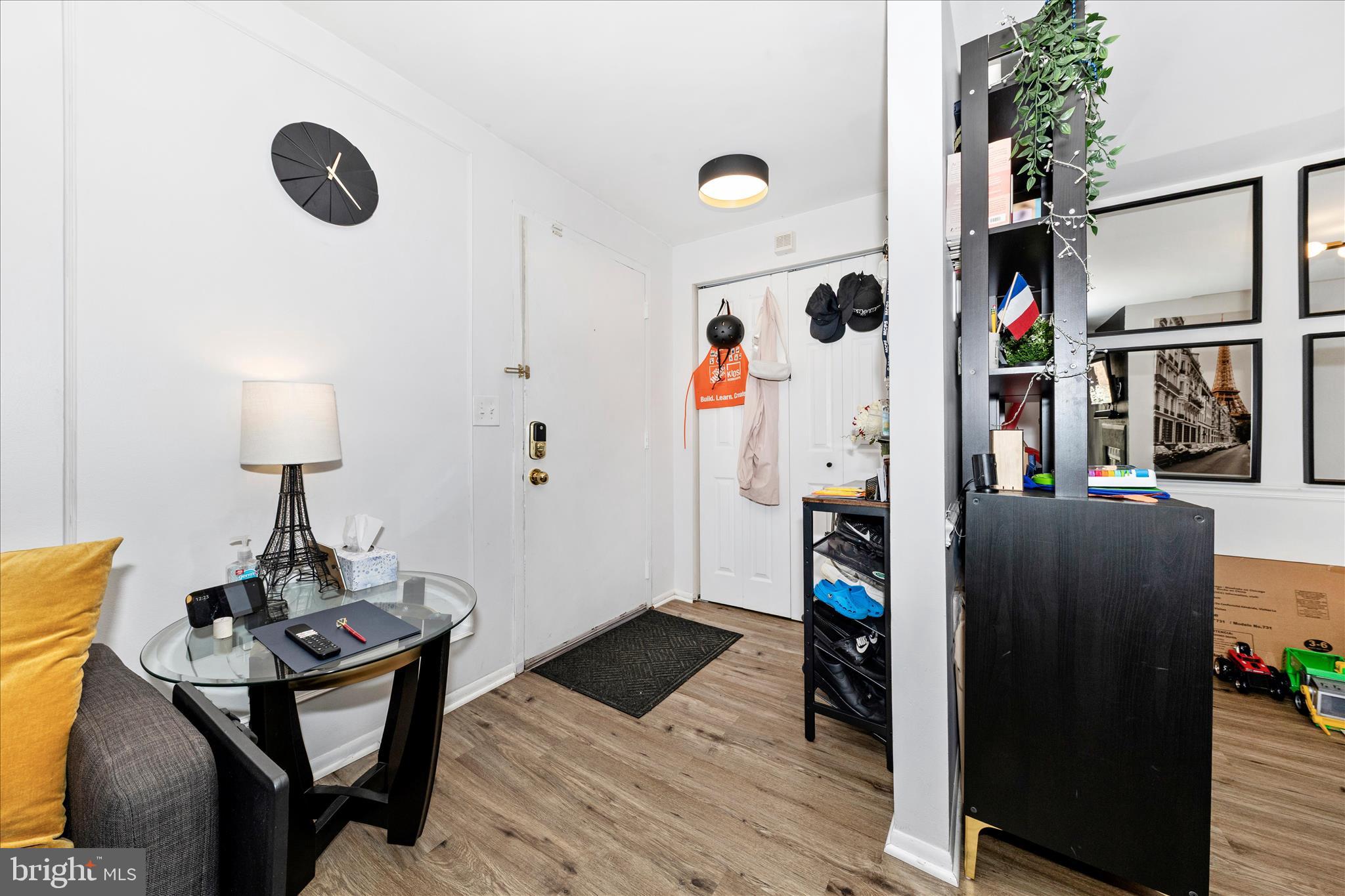FARMINGDALE - Residential