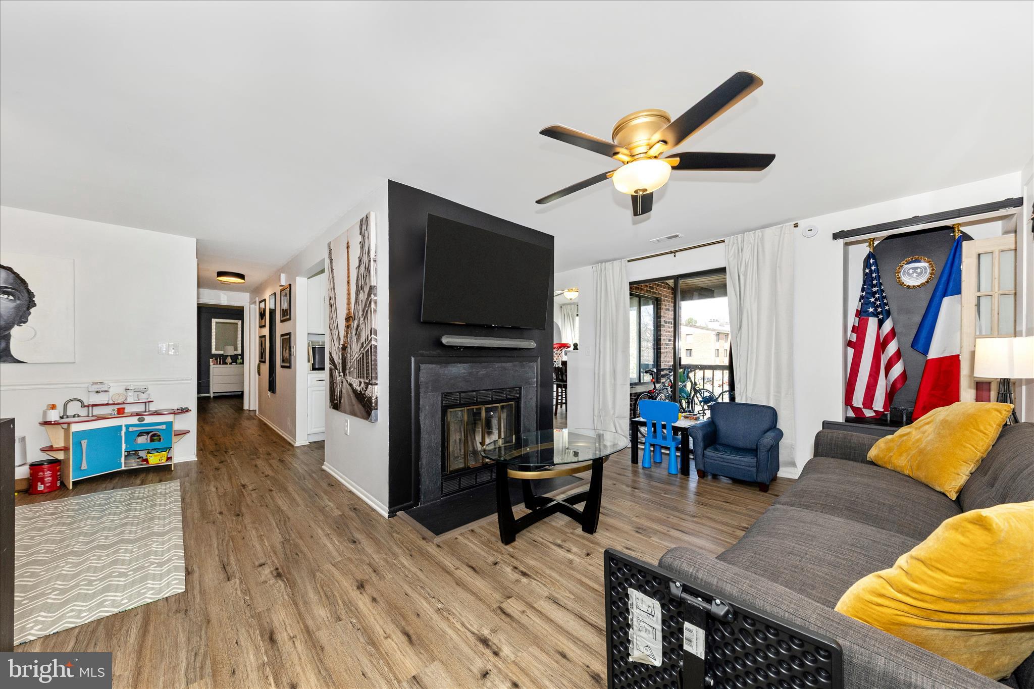 FARMINGDALE - Residential