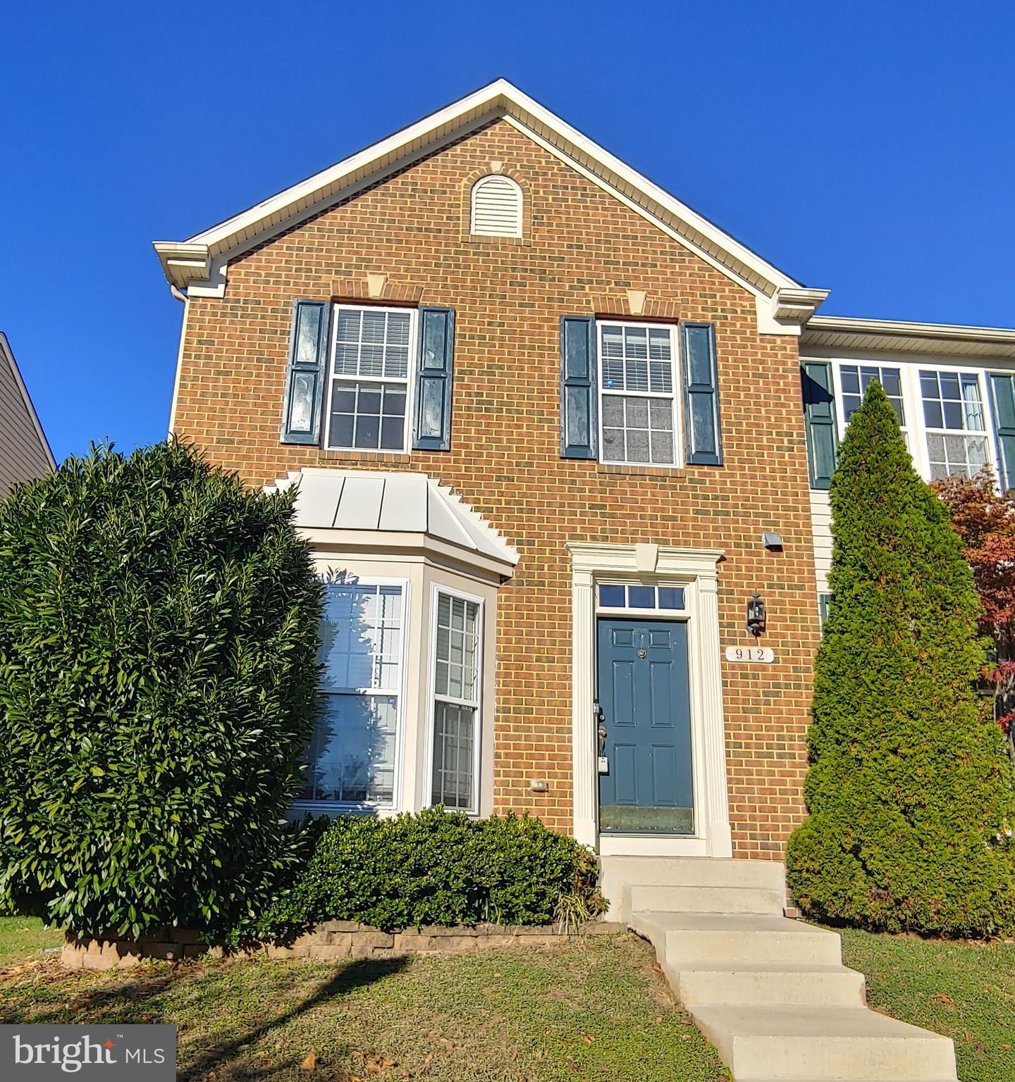 GORGEOUS 4BR END UNIT TOWNHOME IN PINEY ORCHARD W/FENCED REAR YARD**PREFER NO SMOKING & NO PETS, WILL CONSIDER CASE BY CASE THOUGH**
