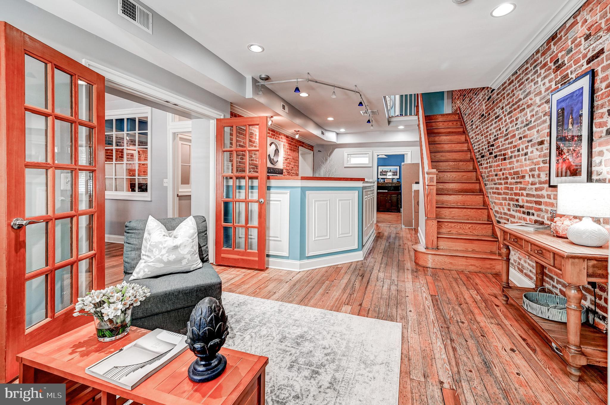 LOCUST POINT - Residential
