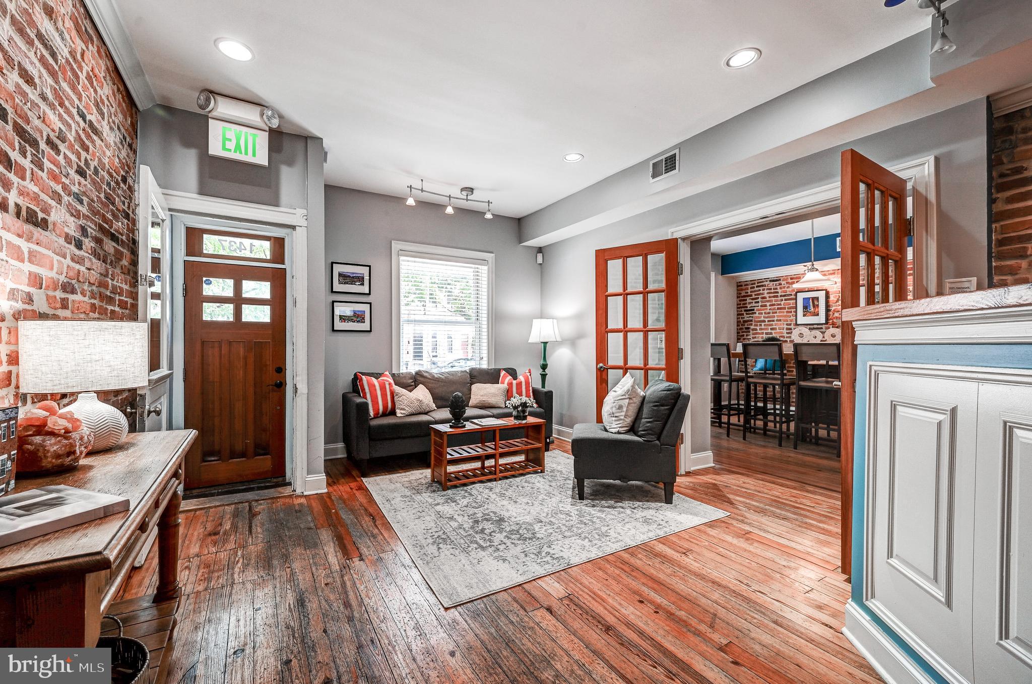 LOCUST POINT - Residential