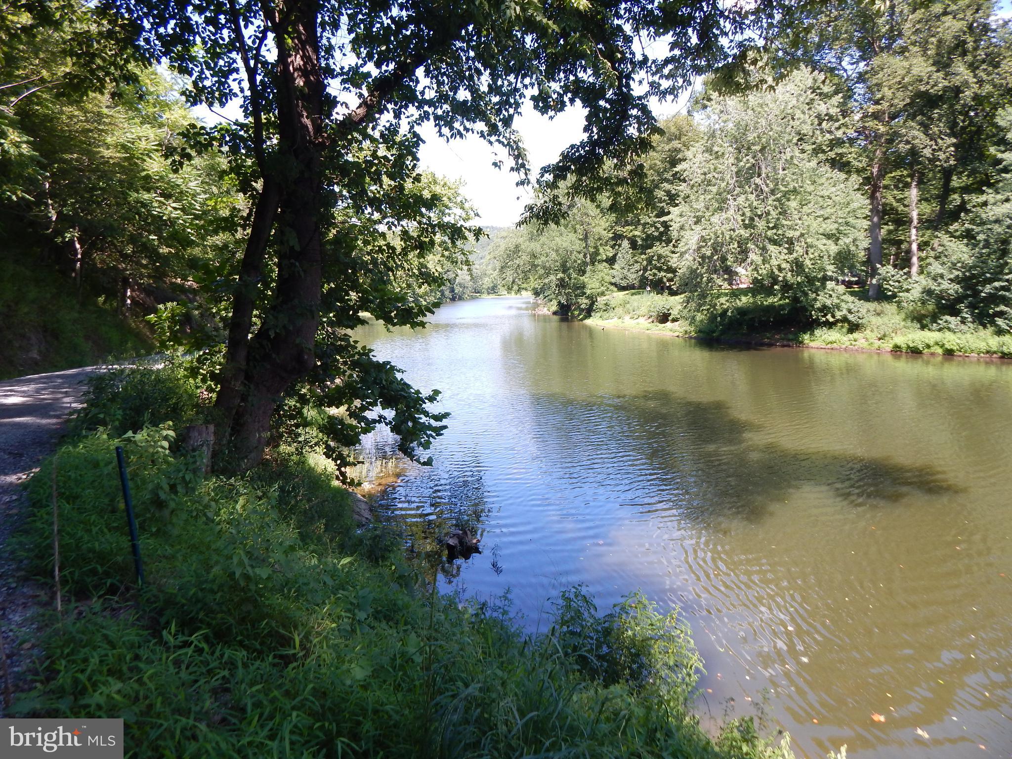 RIVER RIDGE - Land