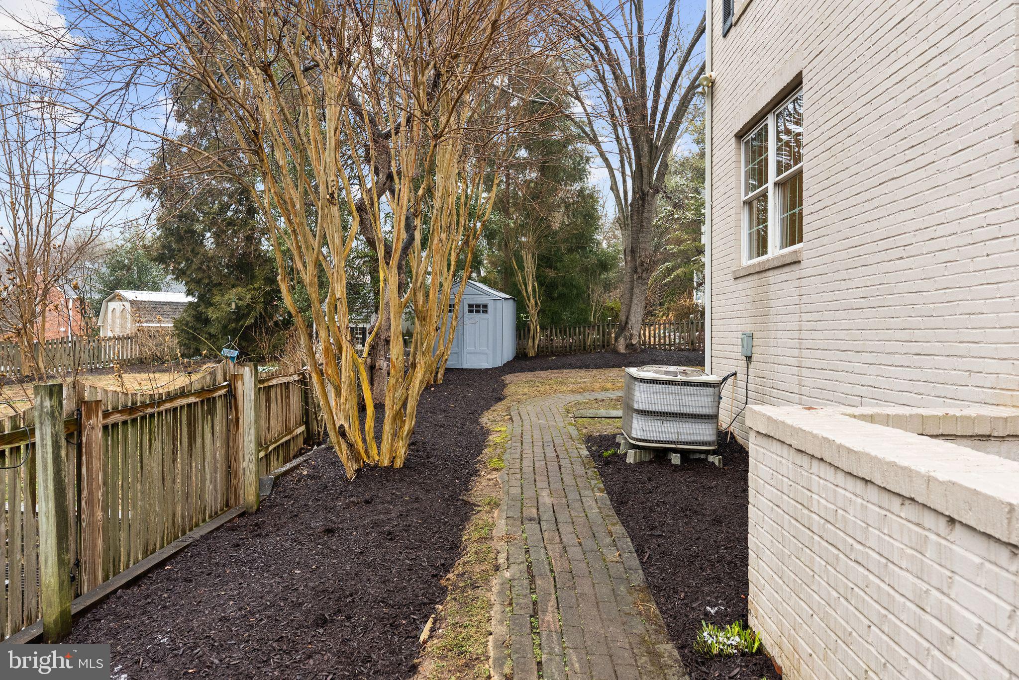 WOODACRES - Residential